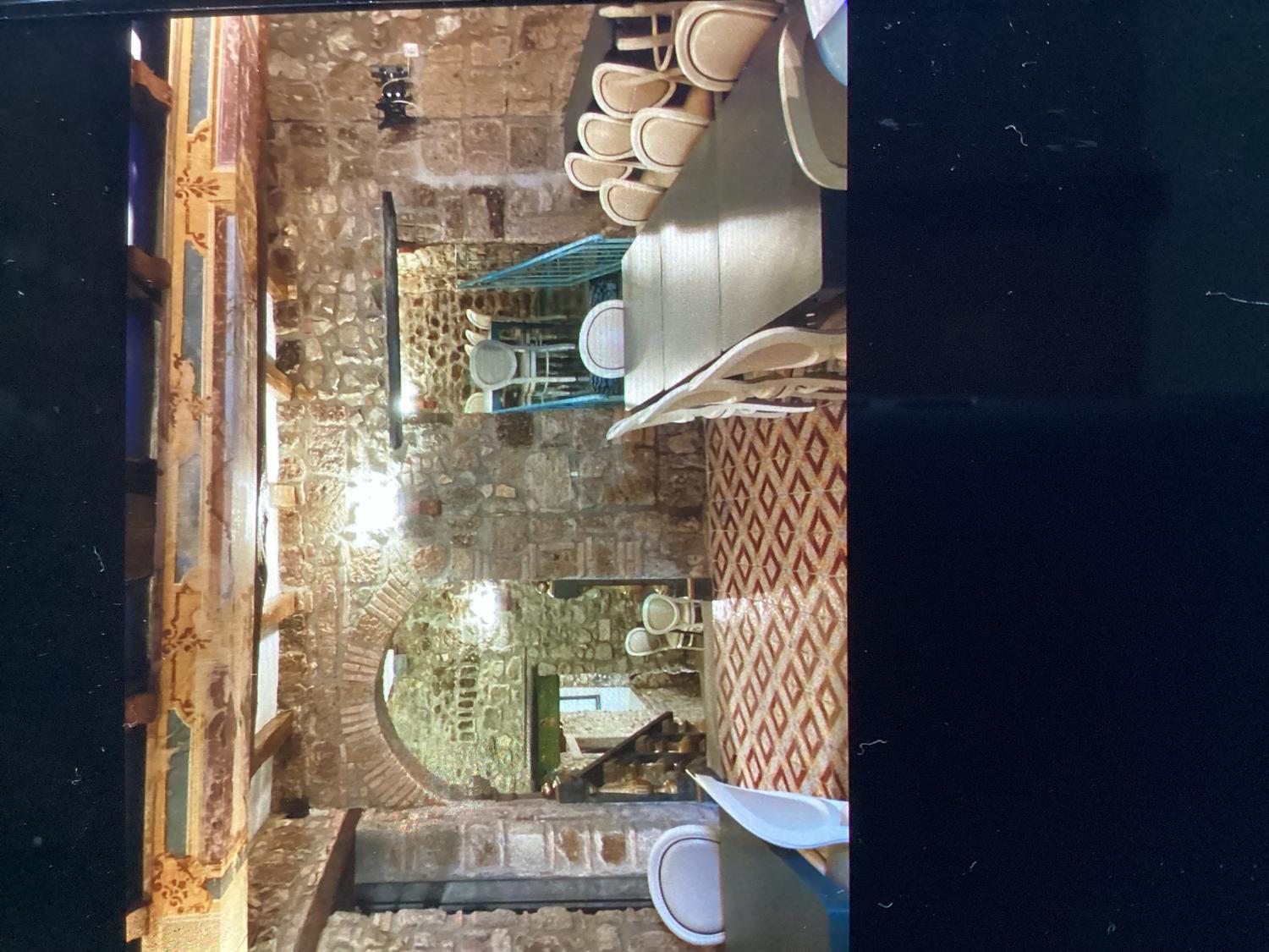 Azienda in vendita: Locale adibito a Ristorazione a Italia - Ristoranti - Immagine principale