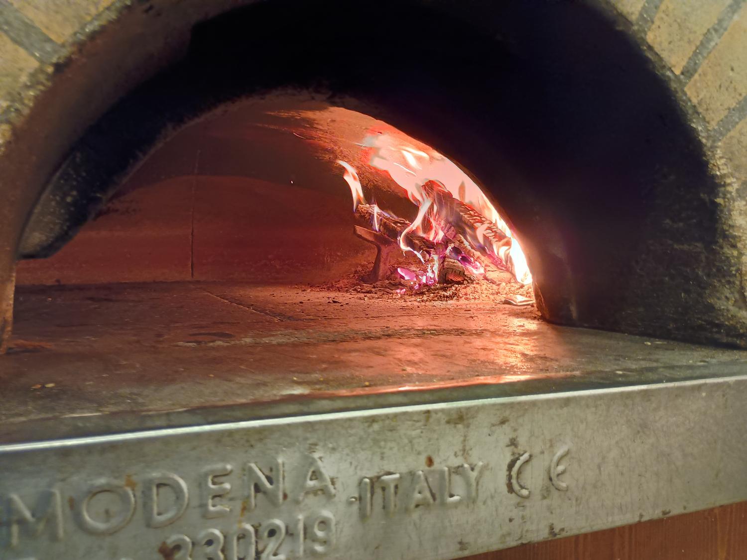 Azienda in vendita:  Pizzeria Ristorante  a Italia - Pizzerie - Immagine principale