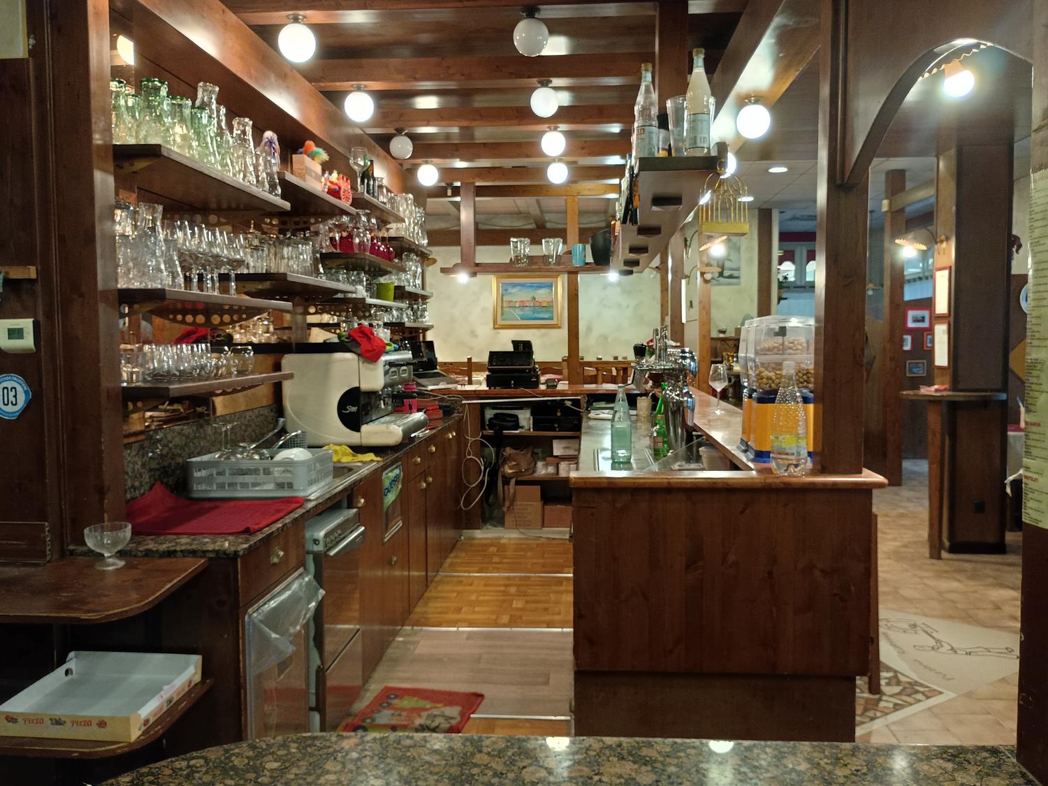 Azienda in vendita:  Pizzeria Ristorante  a Italia - Pizzerie - Immagine foto 2