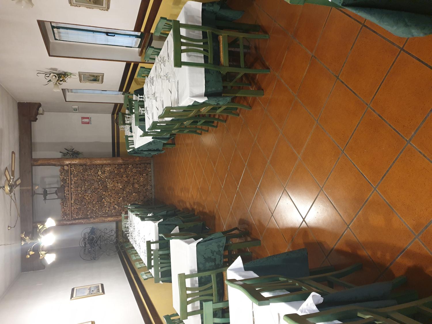 Azienda in vendita: Ristorante pizzeria in uno dei borghi più belli d'Italia.  a Italia - Ristoranti - Immagine foto 2