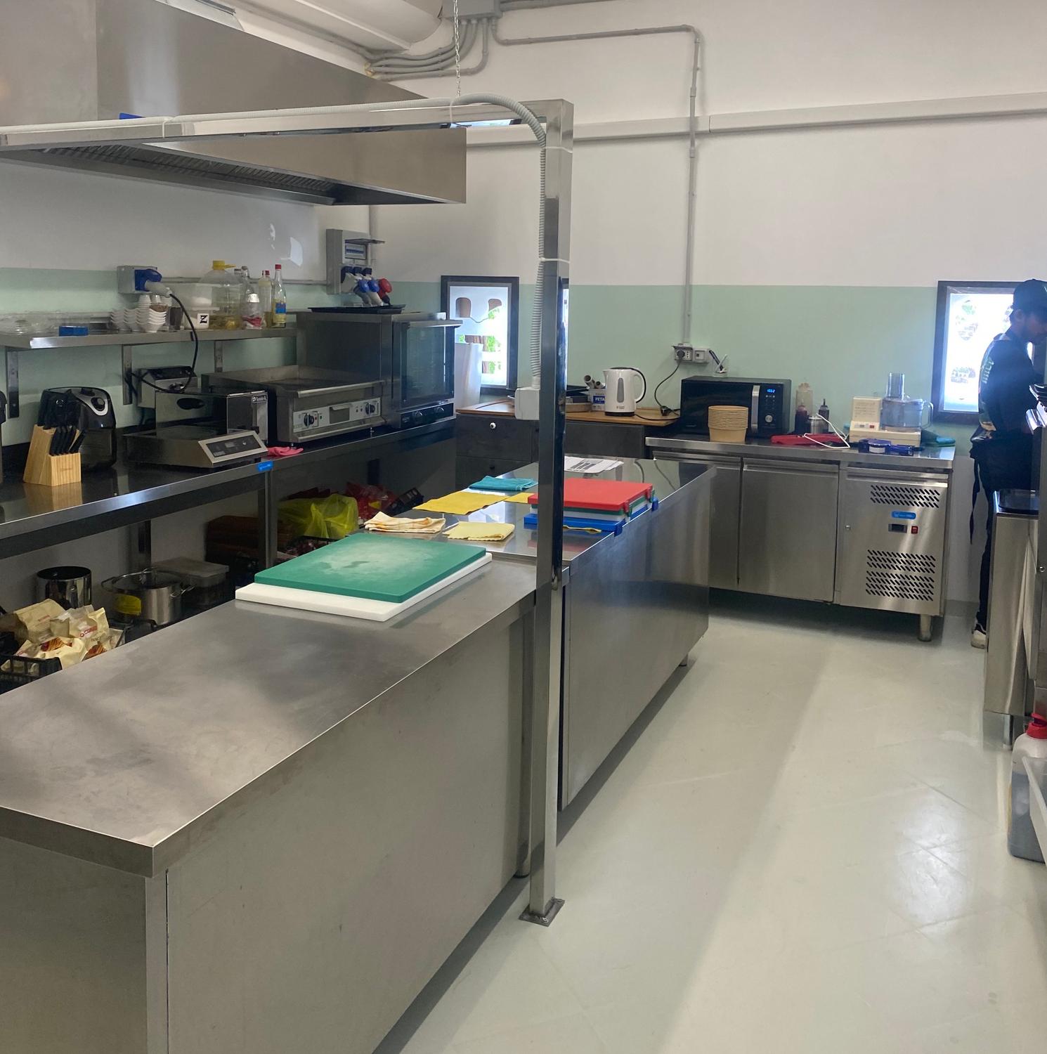 Azienda in vendita: Nuova Attività Ristorazione in area commerciale vendesi  a Italia - Ristoranti - Immagine foto 4