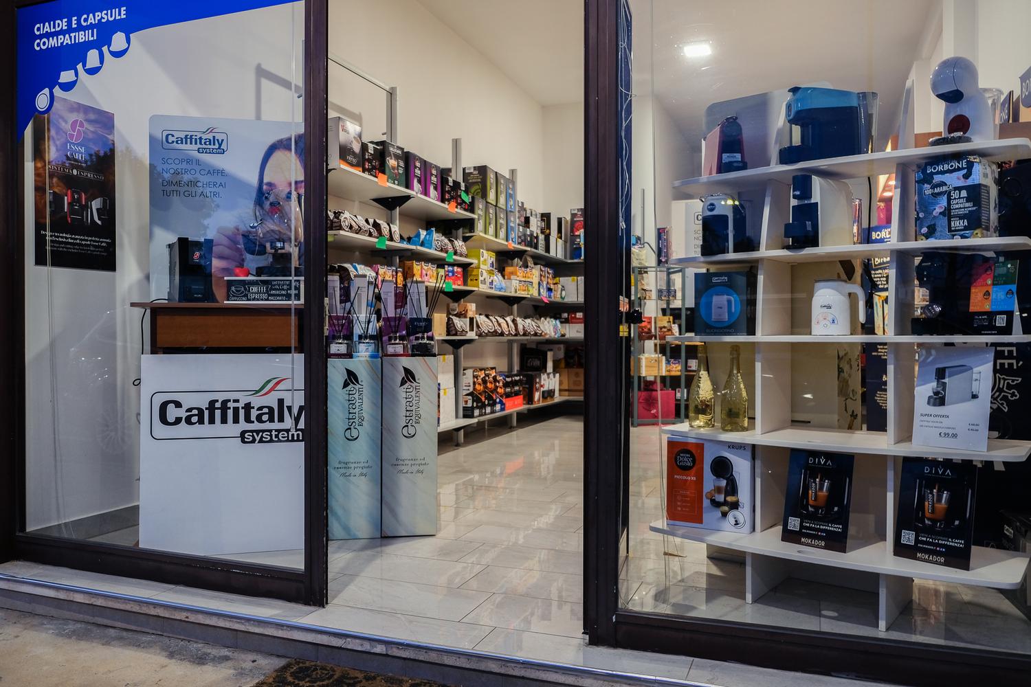 Azienda in vendita: Negozio di Vendita al Dettaglio di Caffè Monoporzionato  a Italia - Negozi - alimentari e ortofrutta - Immagine foto 3