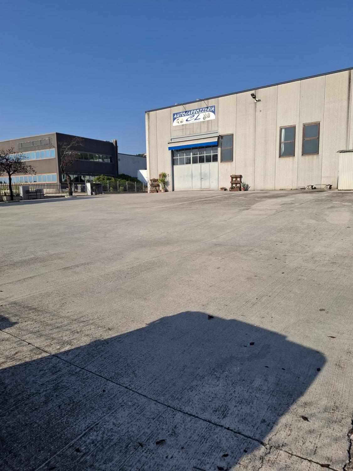 Azienda in vendita: ATTIVITA' ARTIGIANALE/IMMOBILE ARTIGIANALE a Italia - Attività artigianali e professionali - Immagine principale