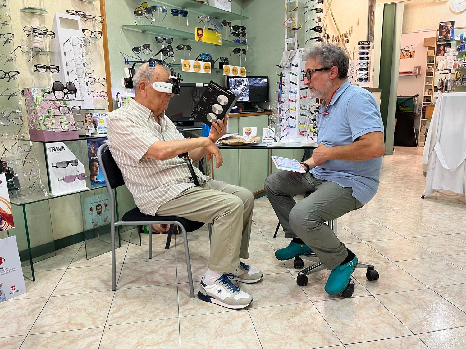 Azienda in vendita: Attività di Ottica in vita dal 1998 a Italia - Ottica - Immagine foto 2