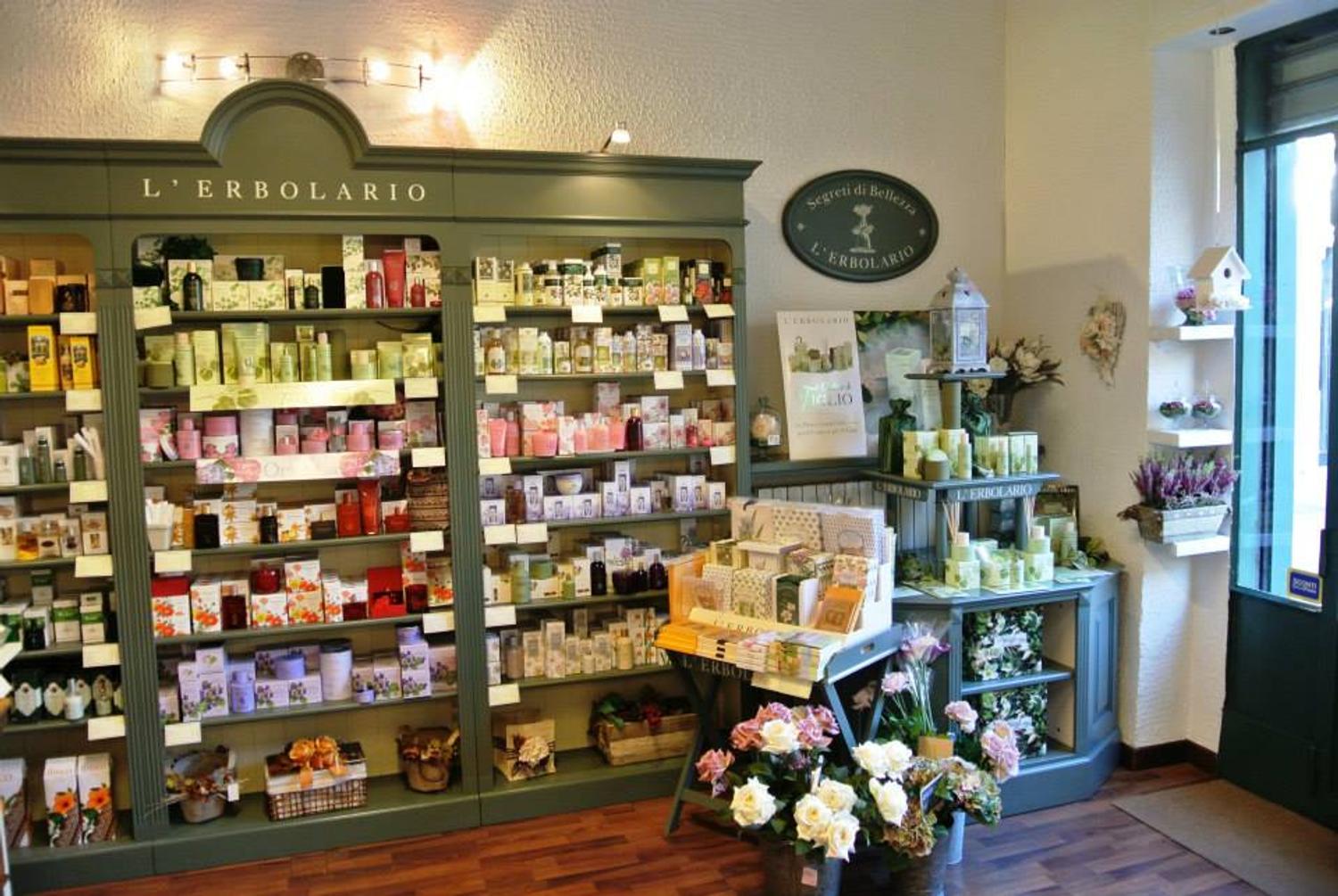 Azienda in vendita: VENDESI ATTIVITA’ DI ERBORISTERIA E PROFUMERIA NATURALE a Italia - Negozi - cosmetici e bellezza - Immagine foto 2