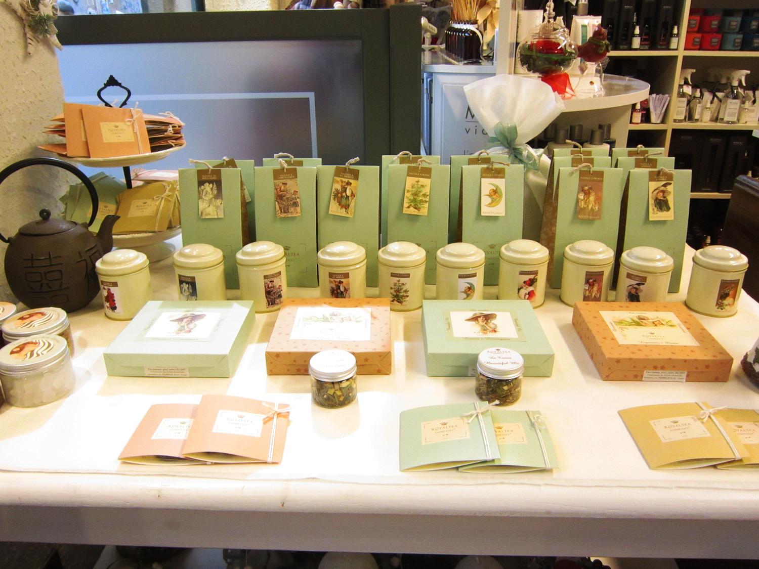 Azienda in vendita: VENDESI ATTIVITA’ DI ERBORISTERIA E PROFUMERIA NATURALE a Italia - Negozi - cosmetici e bellezza - Immagine foto 4