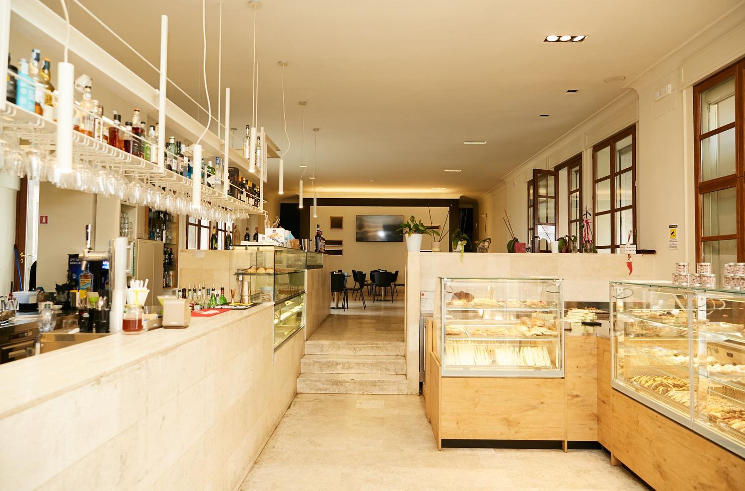 Azienda in vendita: Bar Pasticceria nel centro storico di Montefascone a Italia - Bar - Immagine foto 3