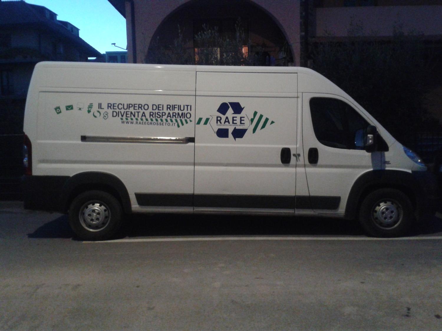 Azienda in vendita: Attività di autotrasporto conto terzi di rifiuti pericolosi GR a Italia - Logistica e Trasporti - Immagine principale