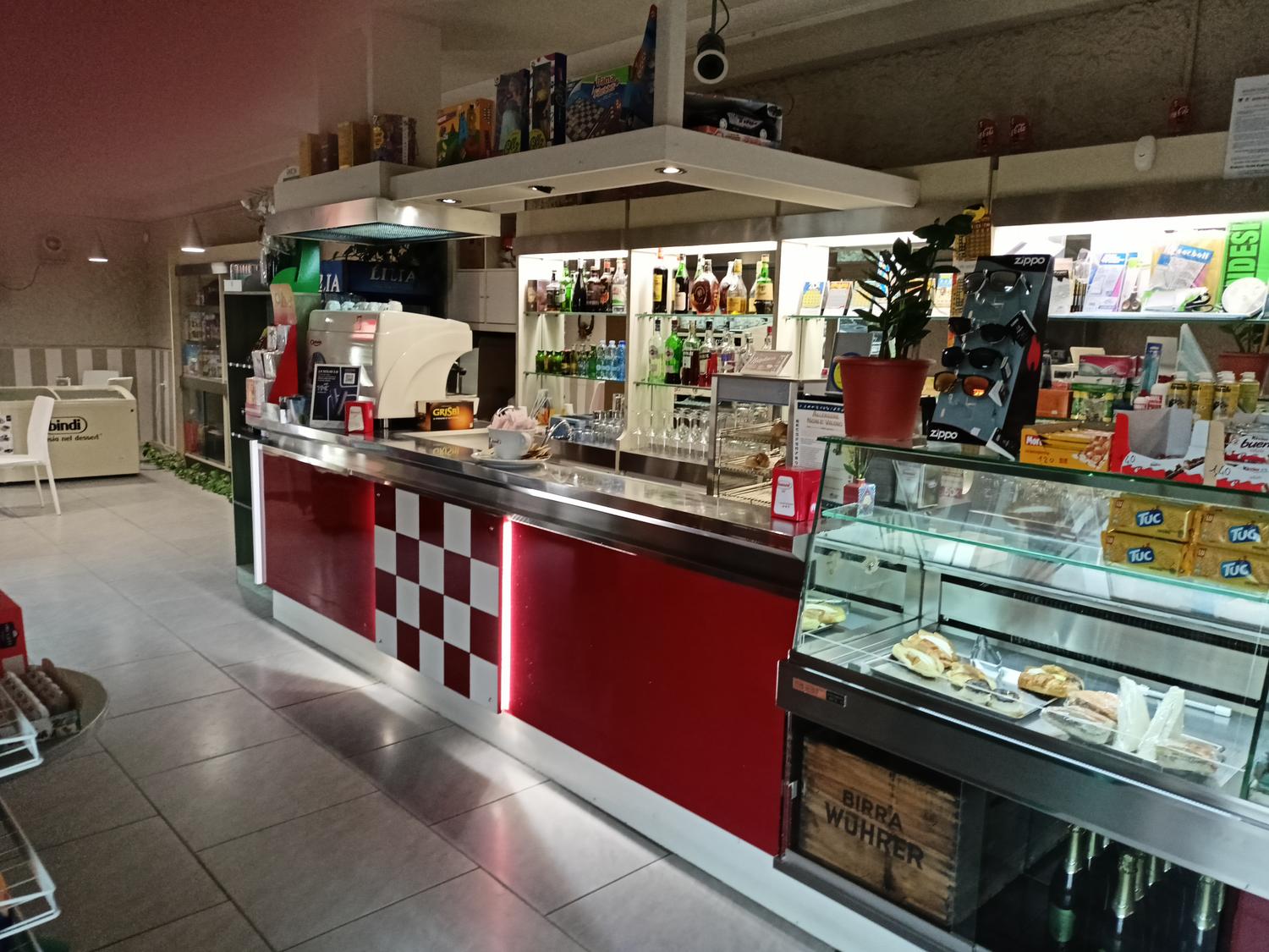 Azienda in vendita: Bar, tabacchi, ricevitoria Lotto, gratta e vinci, punto poste a Italia - Bar Tabacchi - Immagine foto 3
