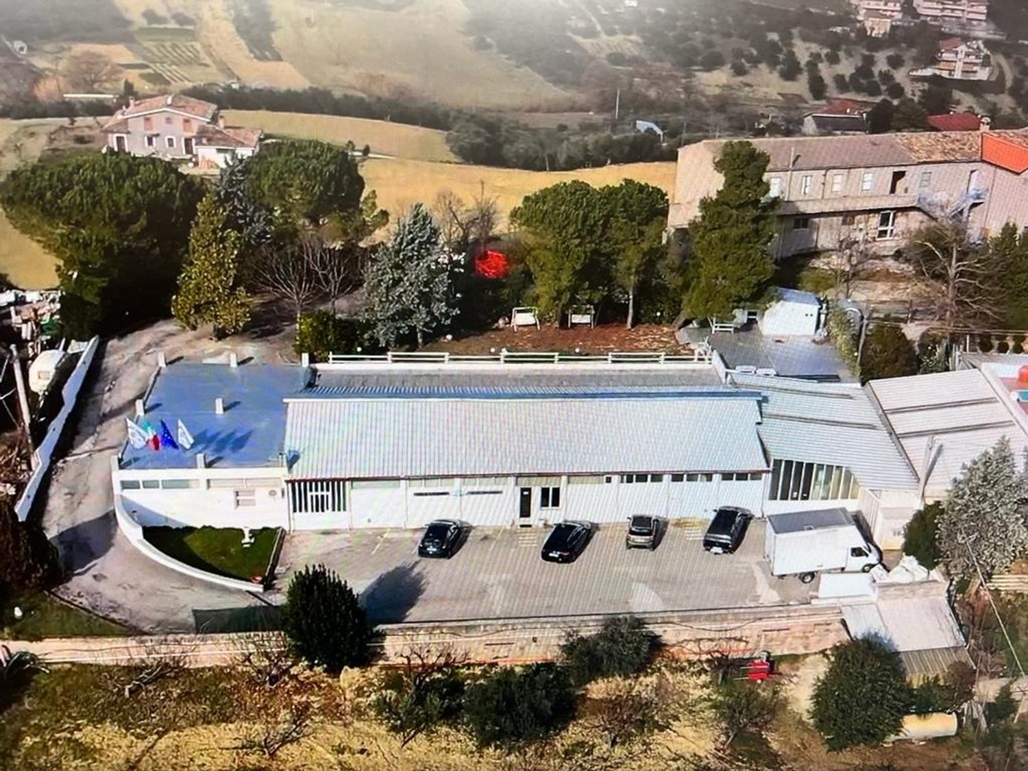 Azienda in vendita: Azienda artigianale di arredamento su misura con 20 anni di esper a Italia - Attività artigianali e professionali - Immagine foto 2