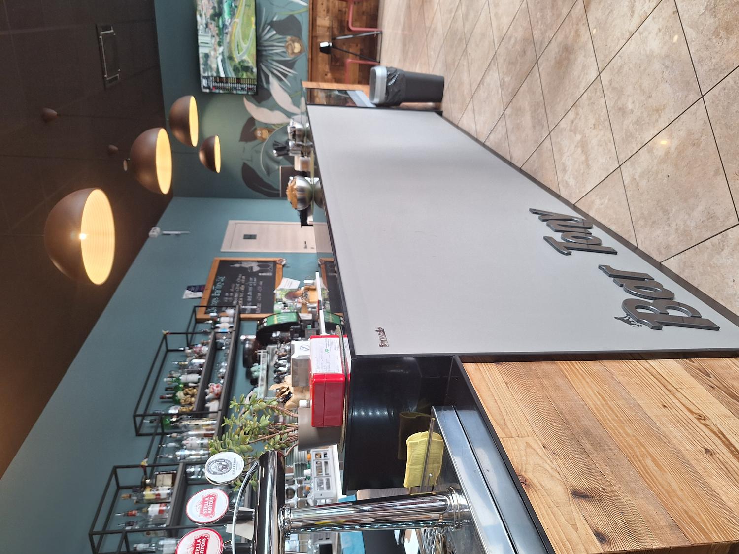 Azienda in vendita: Bellissimo bar seminuovo in vendita a Langhirano  a Italia - Bar - Immagine principale