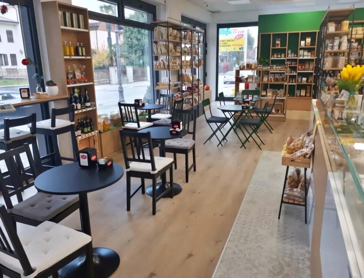 Azienda in vendita: PRIVATO CEDE ATTIVITÀ COMMERCIALE - BAR CAFÈ (Trattabile) a Italia - Bar - Immagine principale