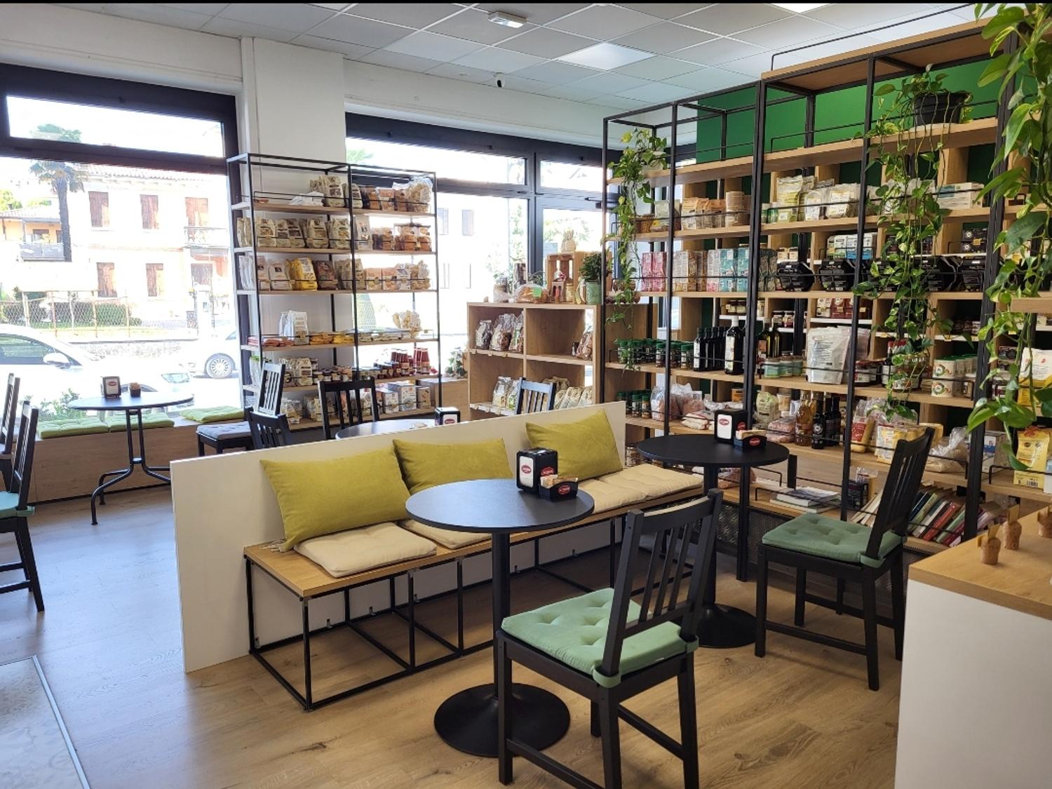 Azienda in vendita: PRIVATO CEDE ATTIVITÀ COMMERCIALE - BAR CAFÈ (Trattabile) a Italia - Bar - Immagine foto 2