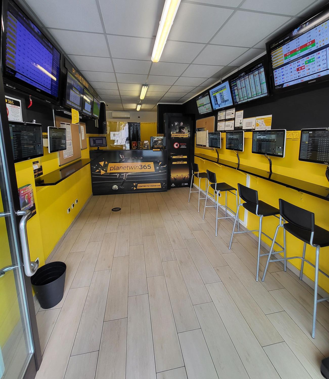 Azienda in vendita: Agenzia di scommesse sportive a Senago(MI) a Italia - Sale giochi - Immagine foto 2