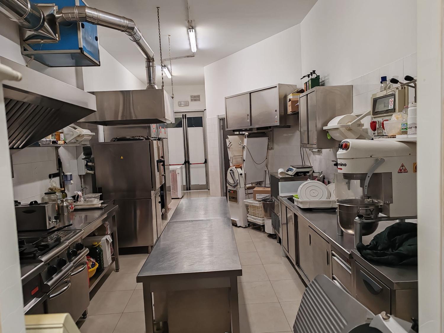 Azienda in vendita: Attività di Bar/Rosticceria/Pizzeria a Italia - Pizzerie - Immagine foto 2