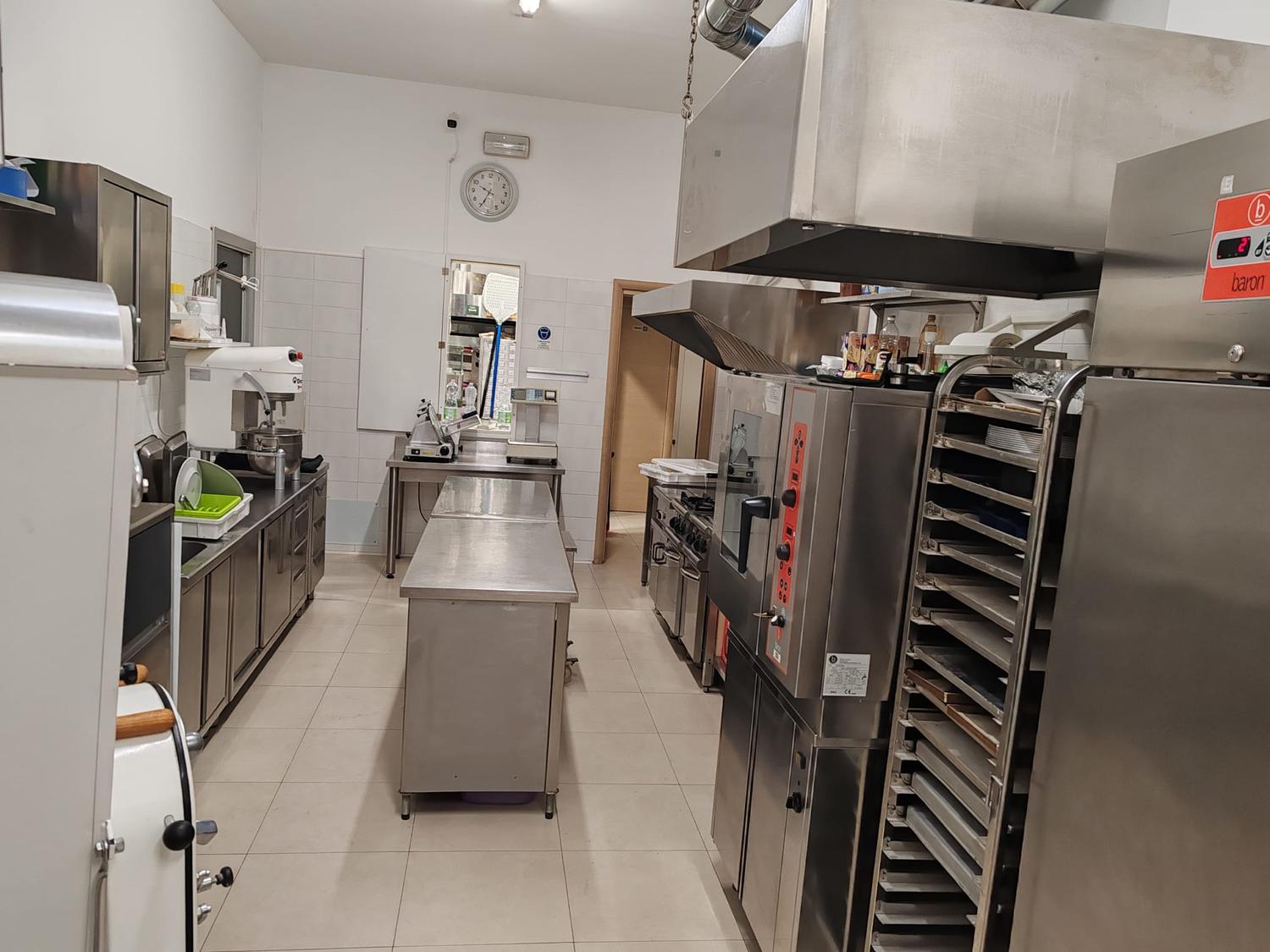 Azienda in vendita: Attività di Bar/Rosticceria/Pizzeria a Italia - Pizzerie - Immagine foto 3