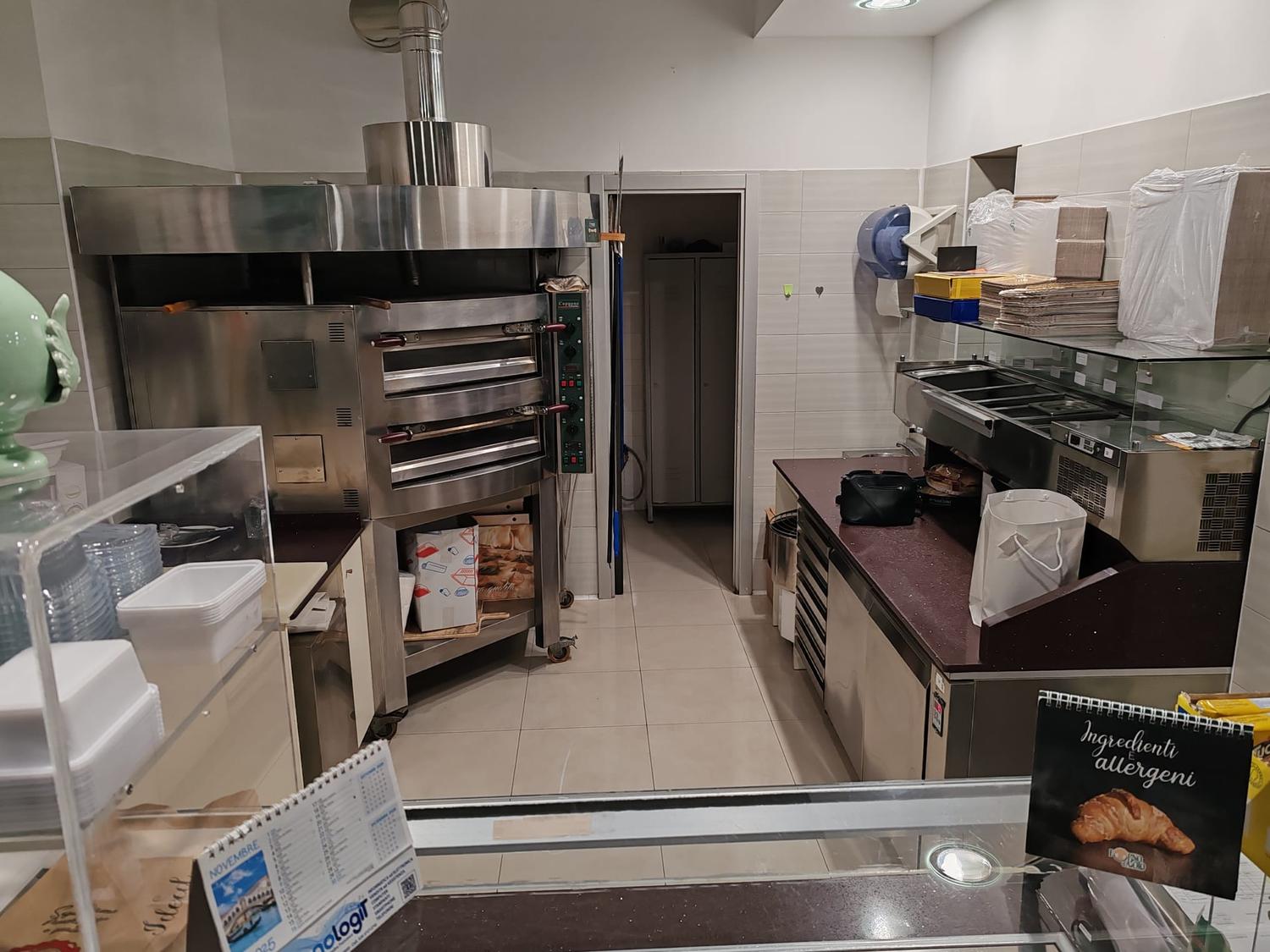 Azienda in vendita: Attività di Bar/Rosticceria/Pizzeria a Italia - Pizzerie - Immagine foto 4