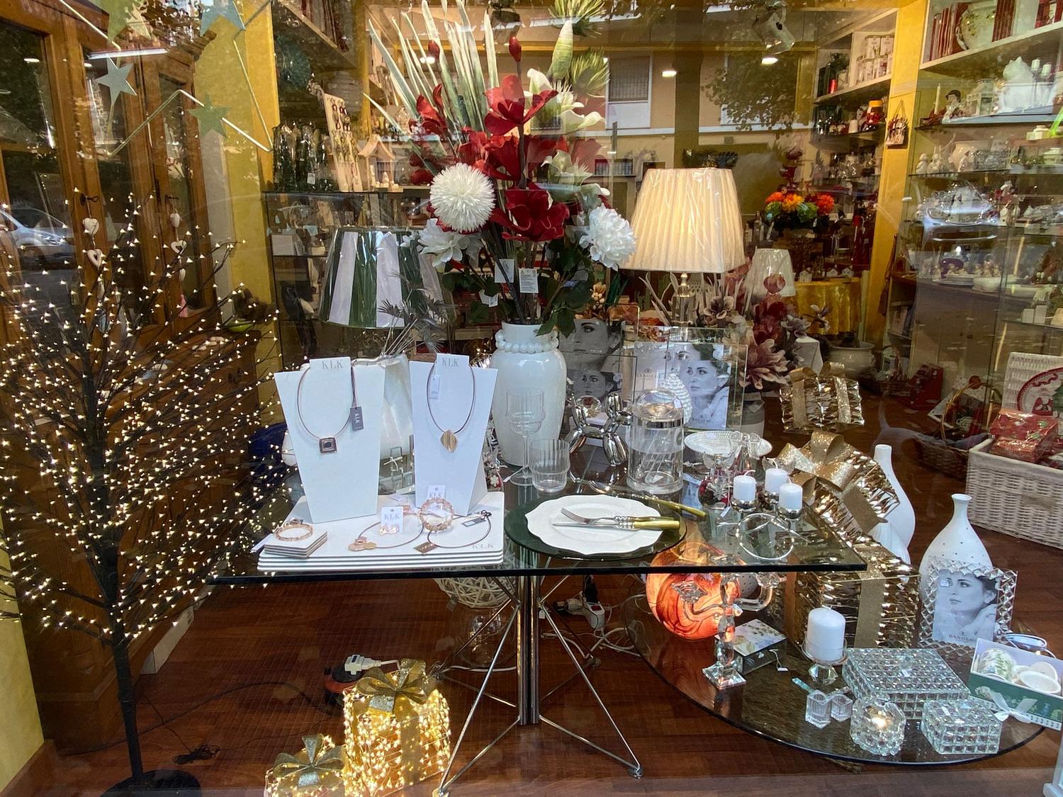 Azienda in vendita: CEDESI ATTIVITA COMMERCIALE - ARTICOLI DA REGALO  a Italia - Altro - Immagine foto 2