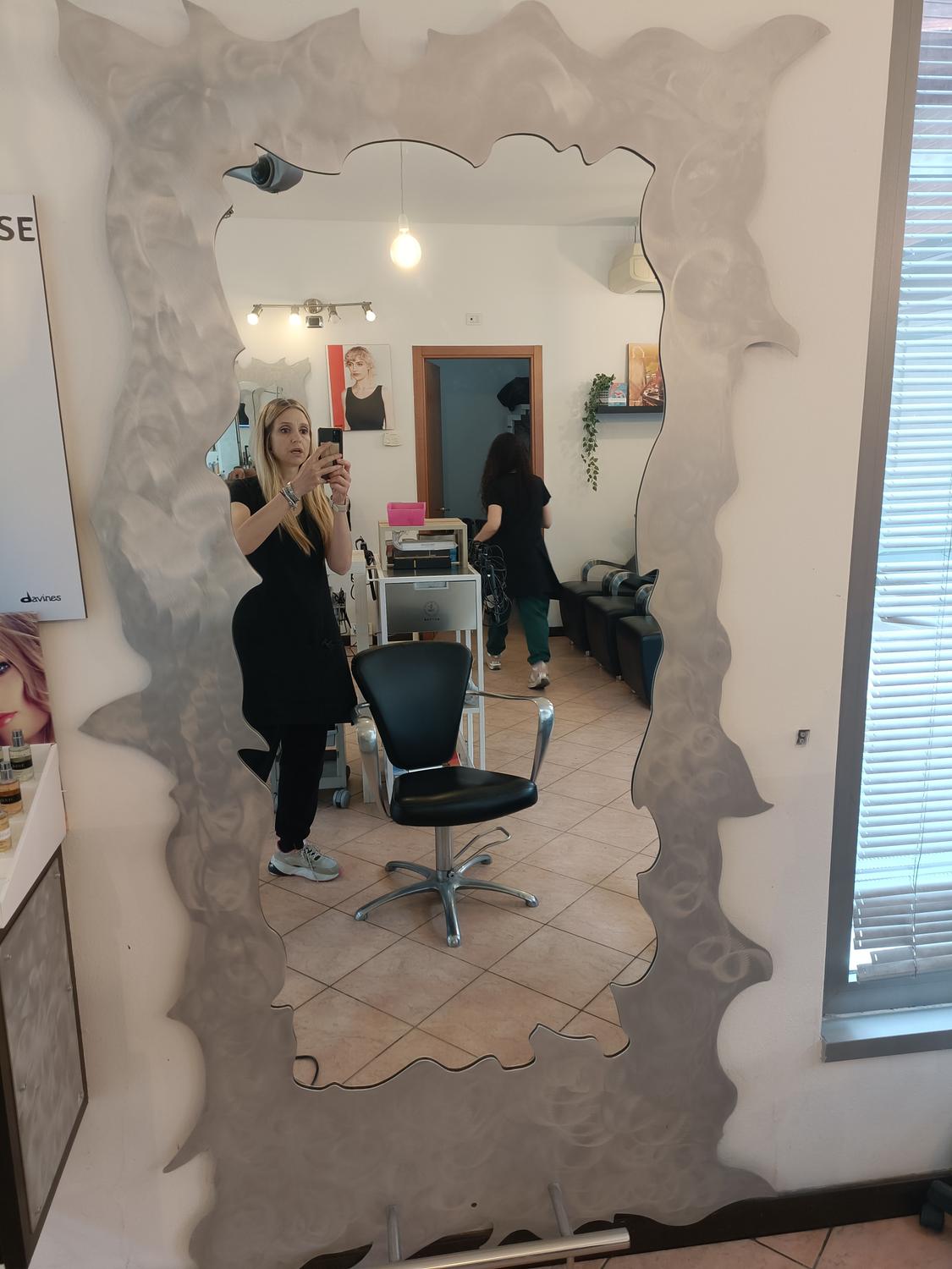 Azienda in vendita: Attività di parrucchiera unisex  a Italia - Parrucchieri - Immagine principale