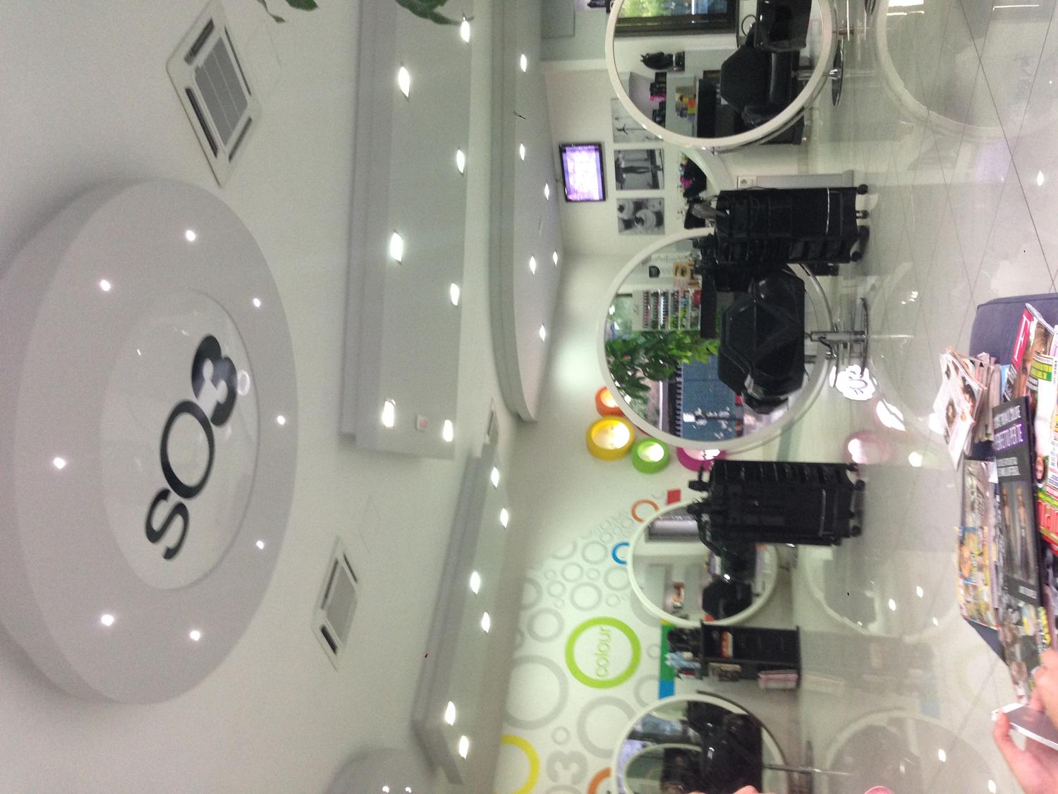 Azienda in vendita: Cedo attività di parrucchiere e centro estetico a Nola  a Italia - Parrucchieri - Immagine principale