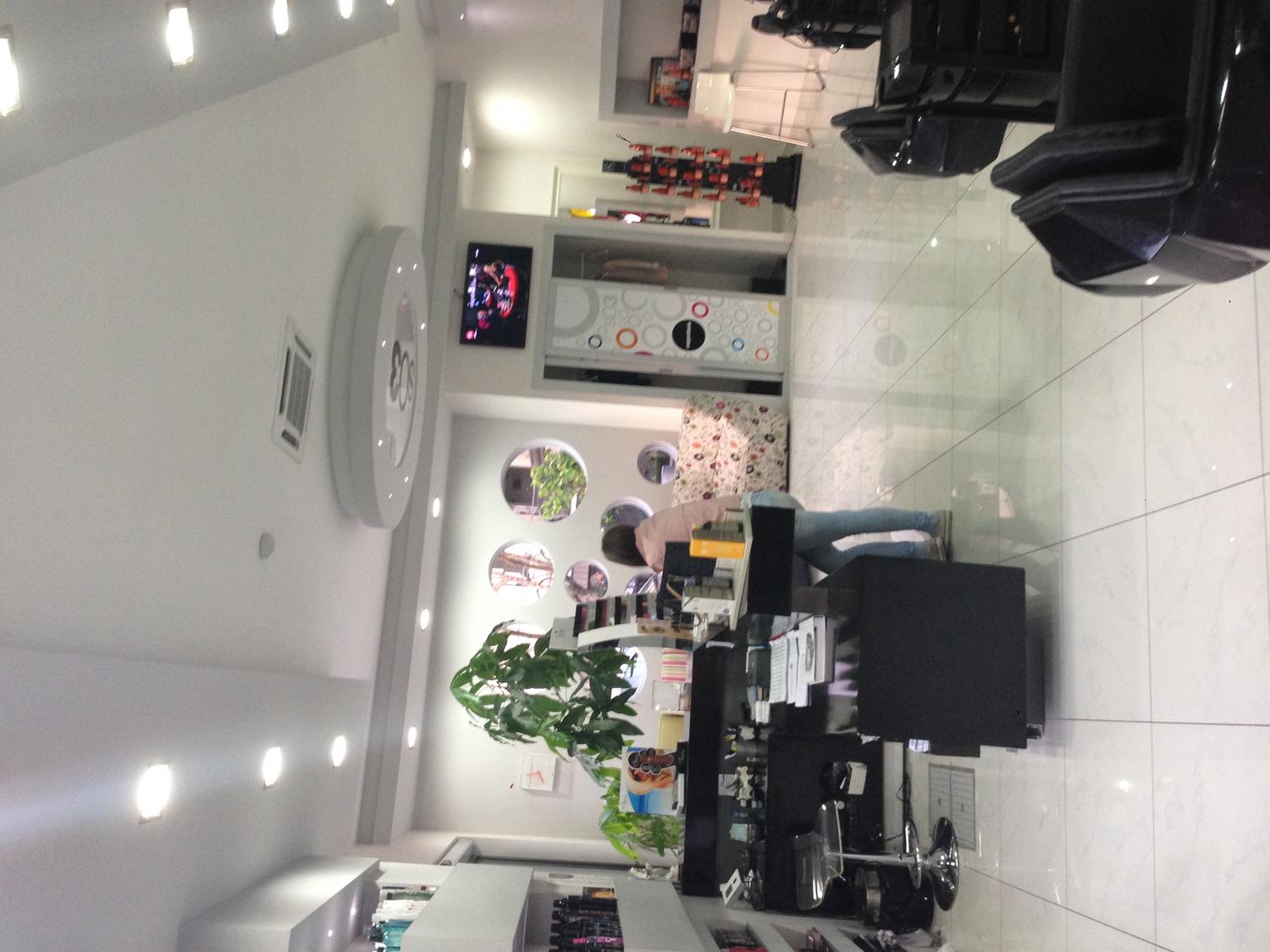 Azienda in vendita: Cedo attività di parrucchiere e centro estetico a Nola  a Italia - Parrucchieri - Immagine foto 3