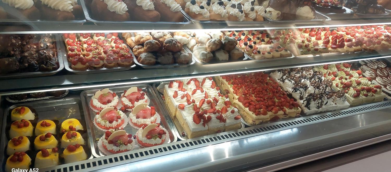 Azienda in vendita: Pasticceria gelateria tav calda produzi. artigianale e Cocktail  a Italia - Bar - Immagine foto 2