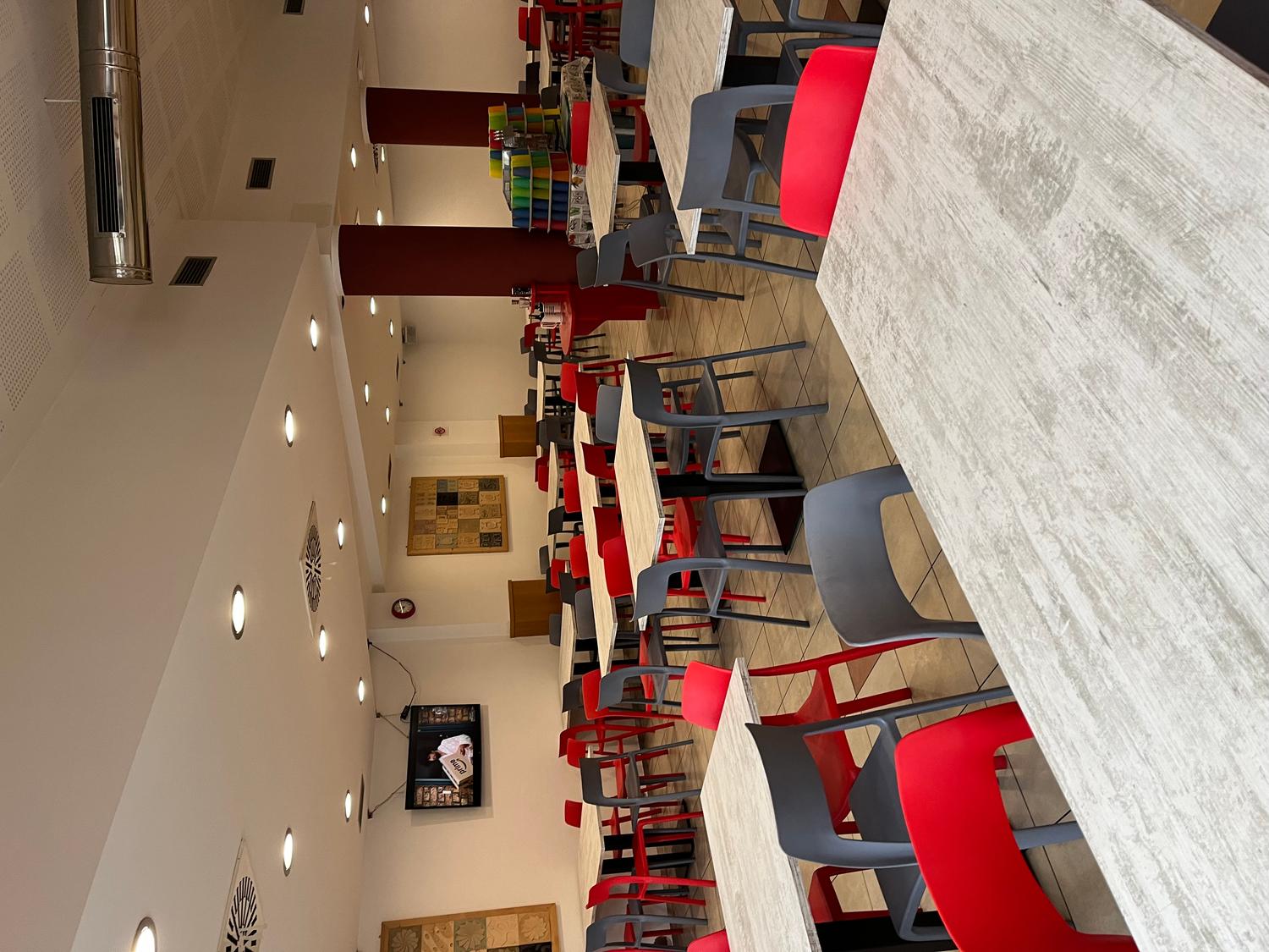 Azienda in vendita: Centro cottura, self-service, ristorante, Bar  a Italia - Attività artigianali e professionali - Immagine foto 3