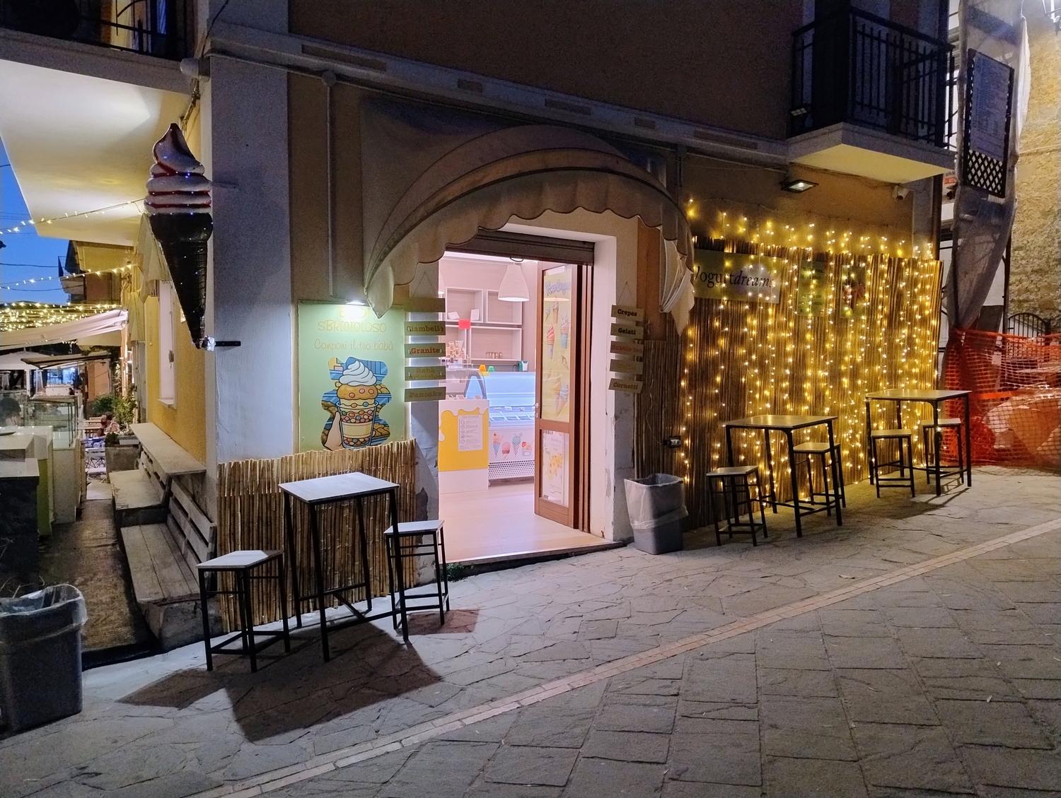 Azienda in vendita: Vendesi Yogurteria ad Acciaroli  in Posizione Centrale a Italia - Gelaterie - Immagine principale