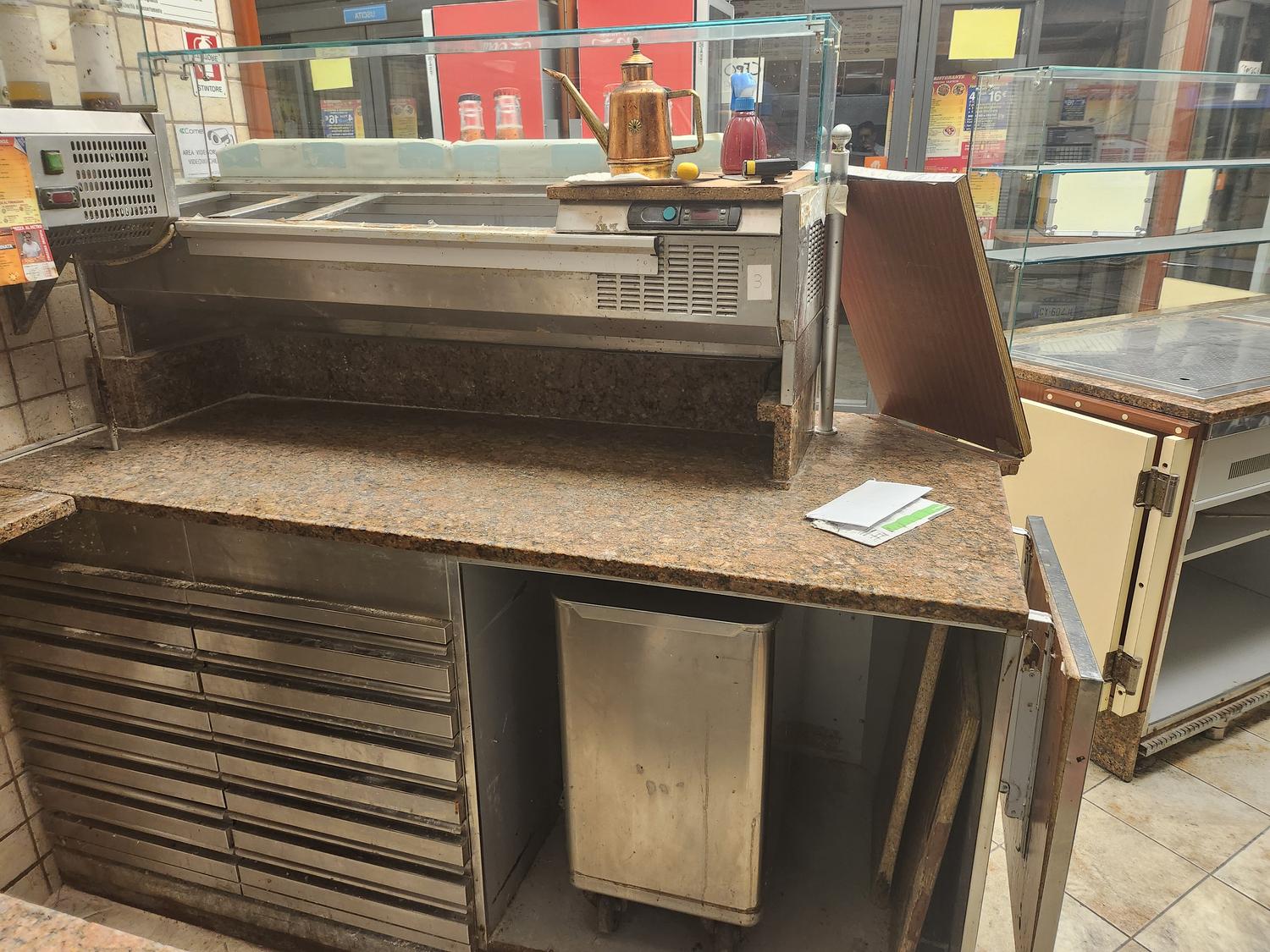 Azienda in vendita: PIZZERIA D ASPORTO 
ZONA MARASSI STADIO 
GENOVA a Italia - Pizzerie - Immagine foto 3