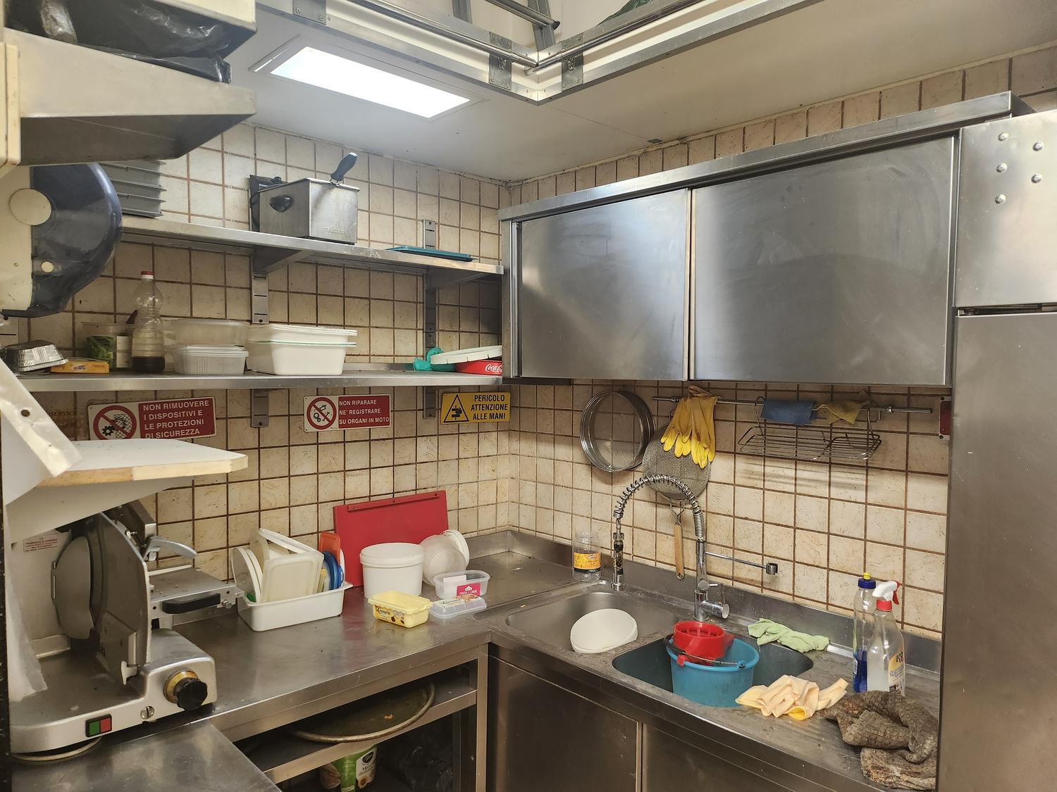 Azienda in vendita: PIZZERIA D ASPORTO 
ZONA MARASSI STADIO 
GENOVA a Italia - Pizzerie - Immagine foto 4