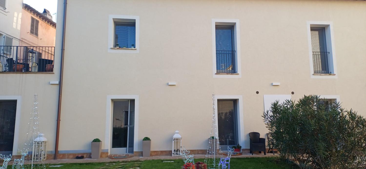 Azienda in vendita: Casa famiglia per anziani autosufficenti  a Italia - Studi Medici e Poliambulatori - Immagine principale