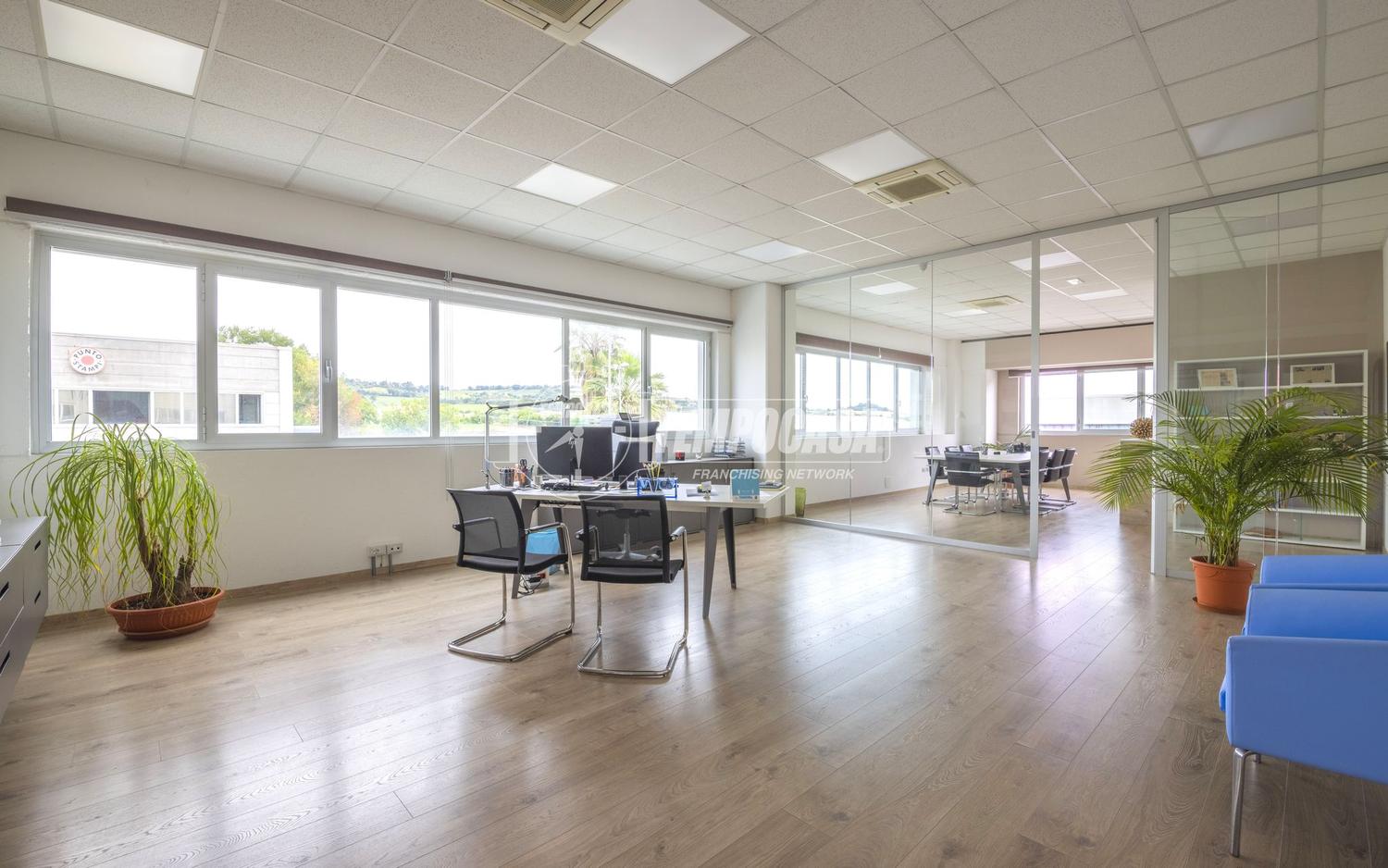 Azienda in vendita: Laboratorio controllo qualità per il settore moda a Italia - Servizi di supporto alle imprese - Immagine principale