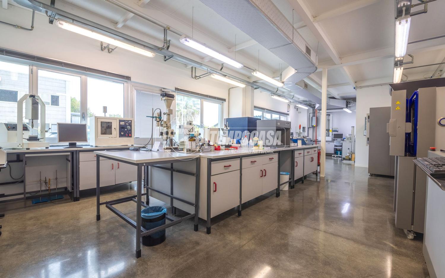 Azienda in vendita: Laboratorio controllo qualità per il settore moda a Italia - Servizi di supporto alle imprese - Immagine foto 2