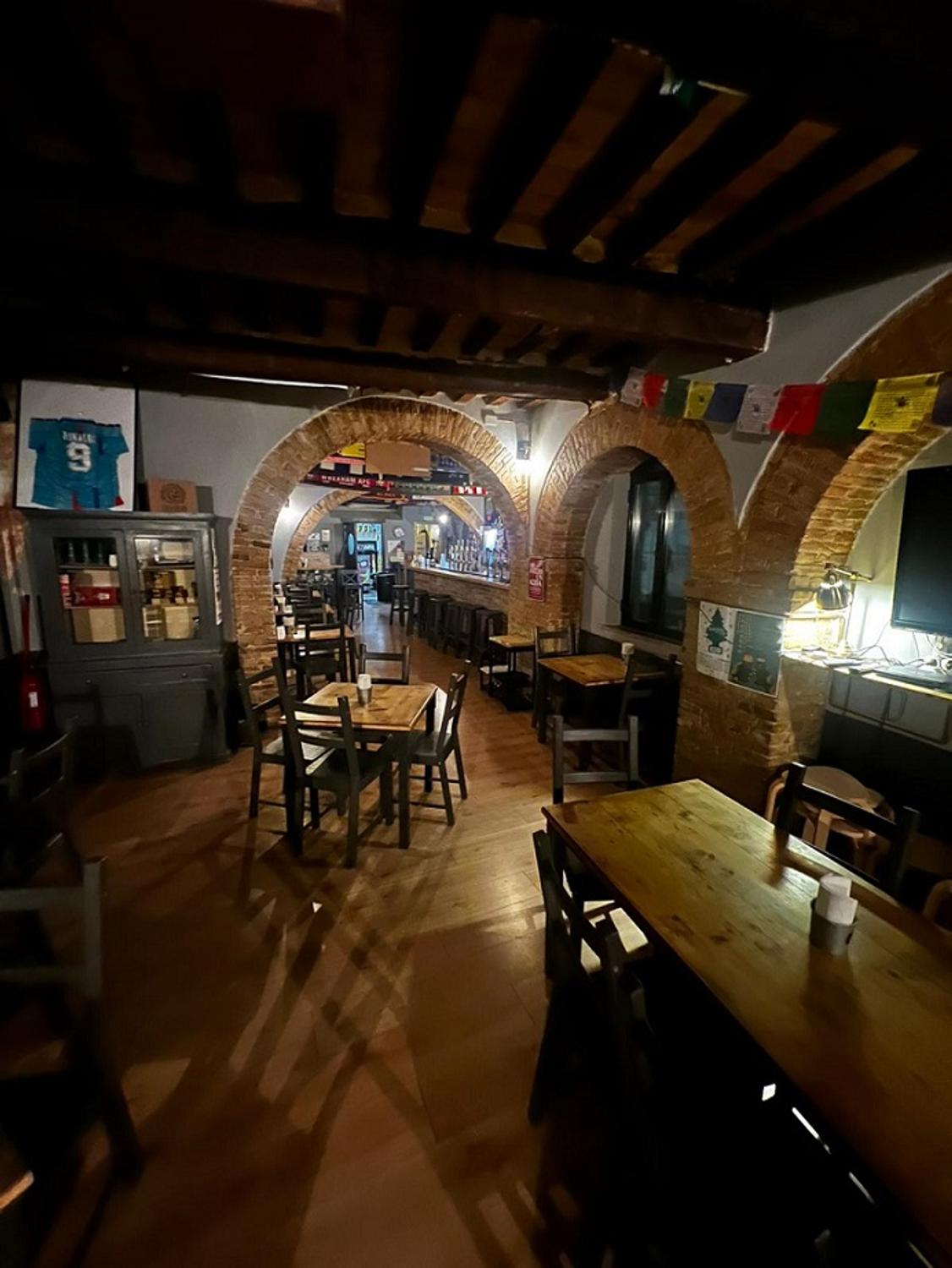 Azienda in vendita: Storica Attività Ristorante/Pub centro storico di Macerata a Italia - Ristoranti - Immagine principale