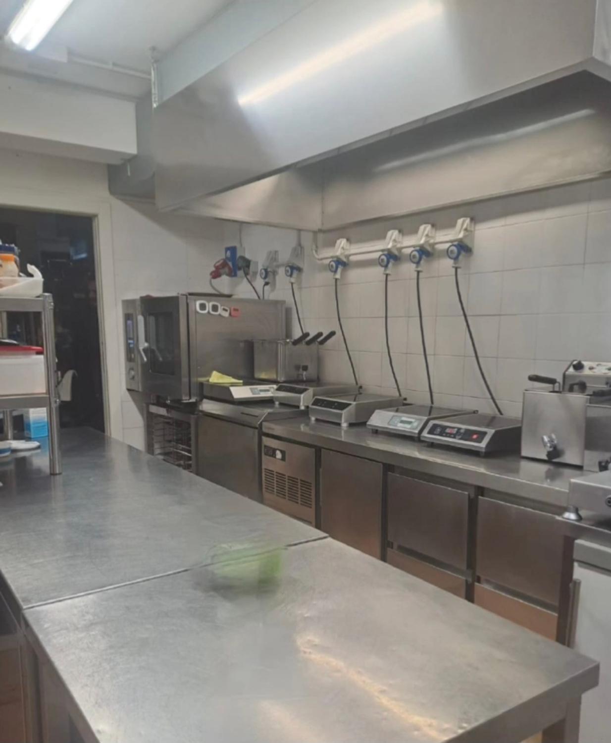 Azienda in vendita: Attività di bar e ristorazione nel cuore di Golfo Aranci a Italia - Ristoranti - Immagine foto 4