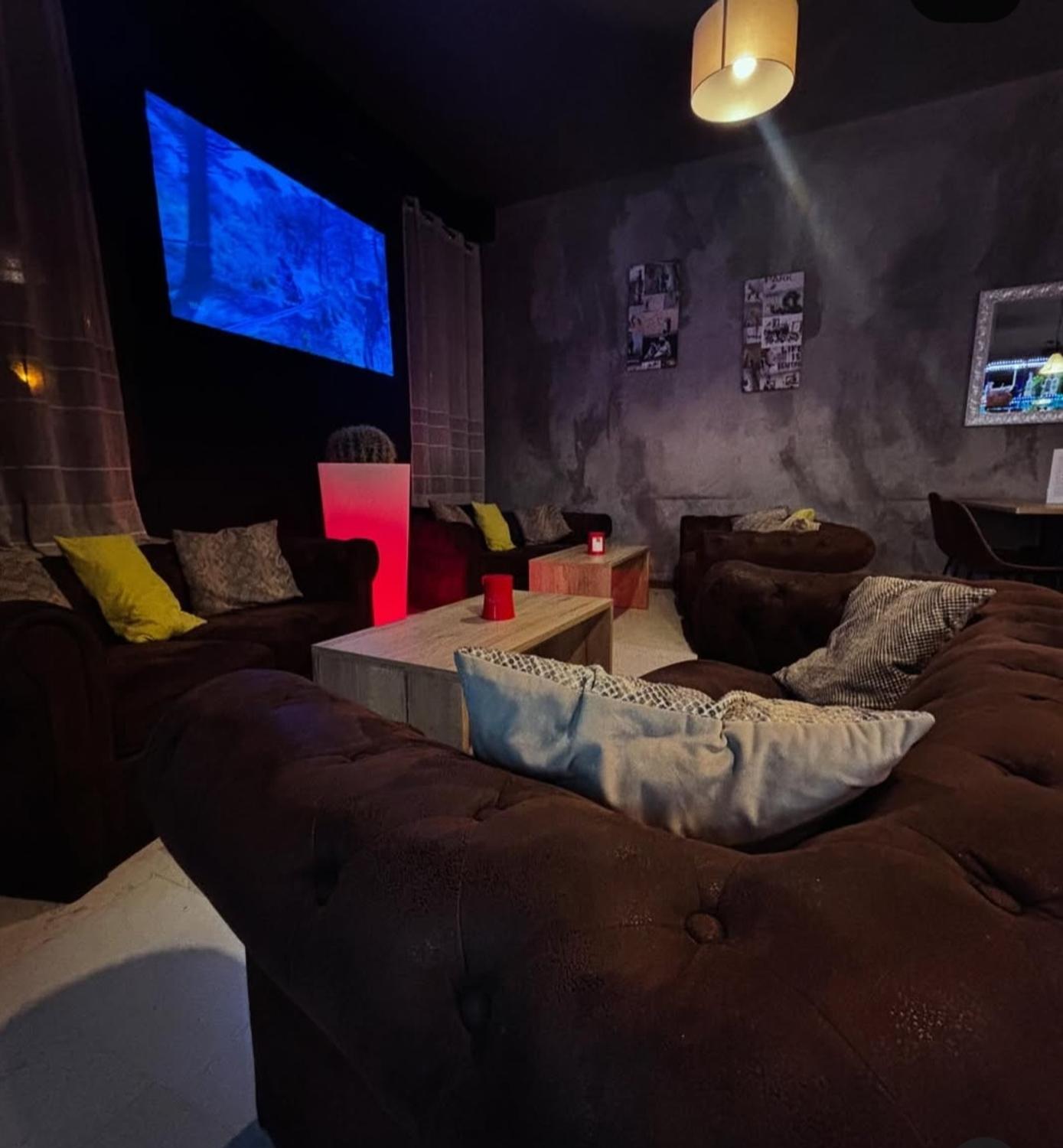 Azienda in vendita: Drink e food ben avviato ma soprattutto frequentato da giovani .  a Italia - Bar - Immagine foto 4