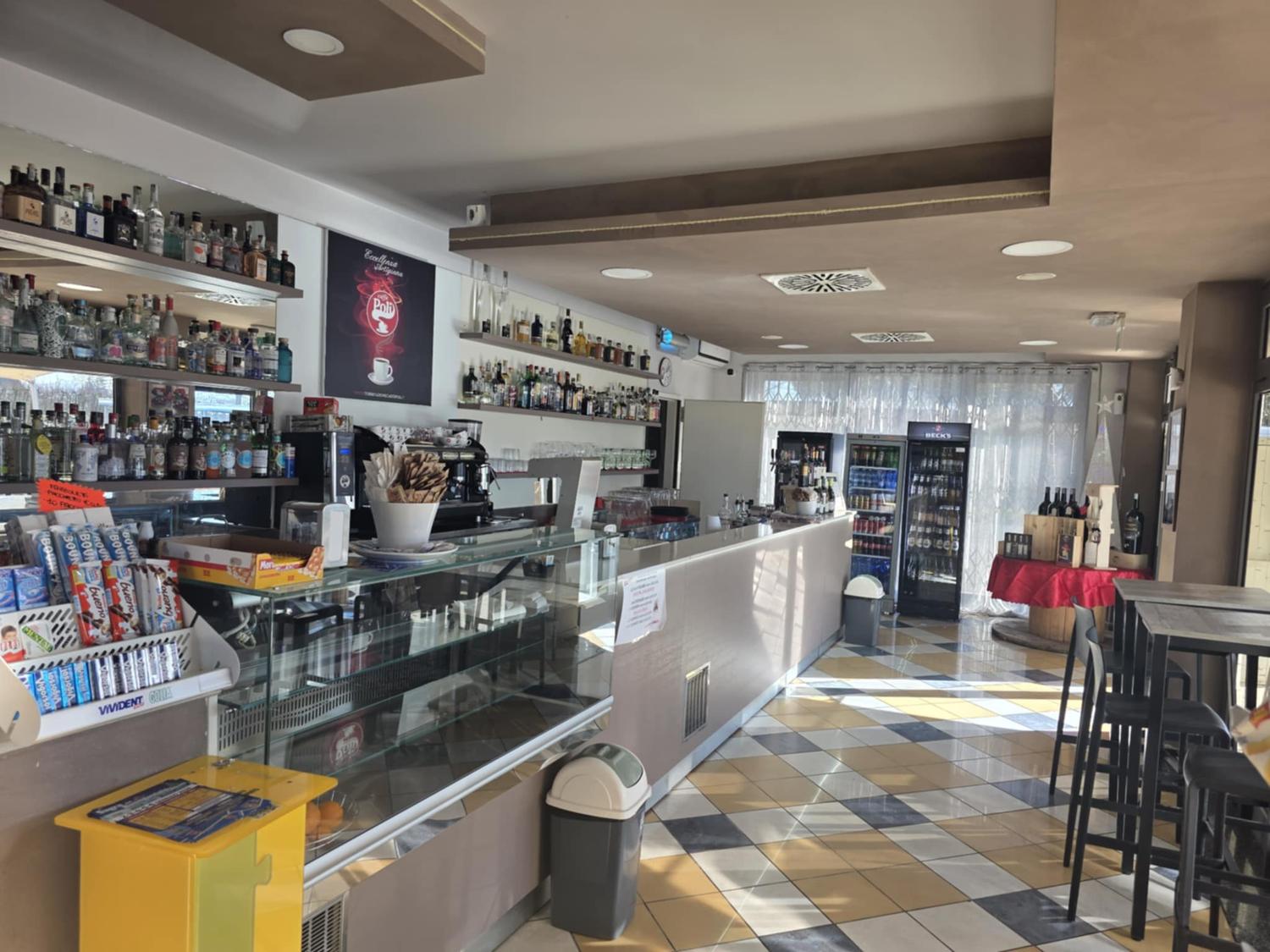 Azienda in vendita: Attività di Bar e piccola Ristorazione, rivendita Tabacchi a Italia - Bar Tabacchi - Immagine foto 4