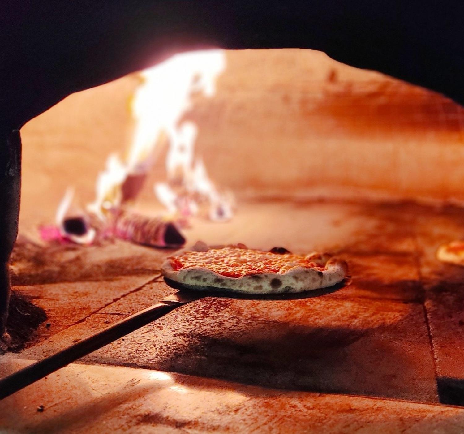 Azienda in vendita: Vendesi Storica Pizzeria Ristorante – Ancona (Zona Collinare) a Italia - Ristoranti - Immagine principale