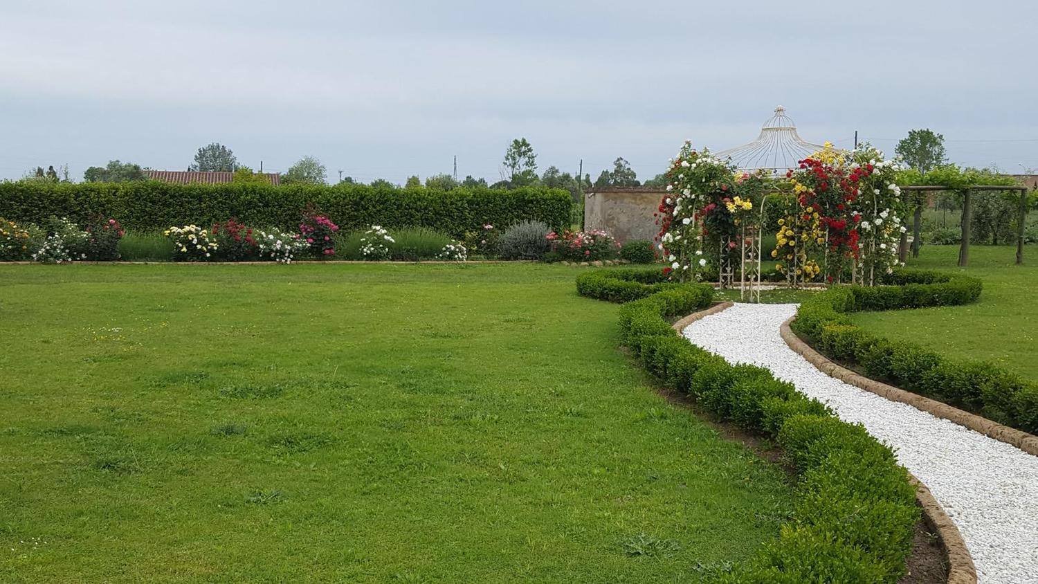 Azienda in vendita: VENDESI CLIENTELA DI ATIVITA GIARDINAGGIO  a Italia - Attività artigianali e professionali - Immagine foto 2
