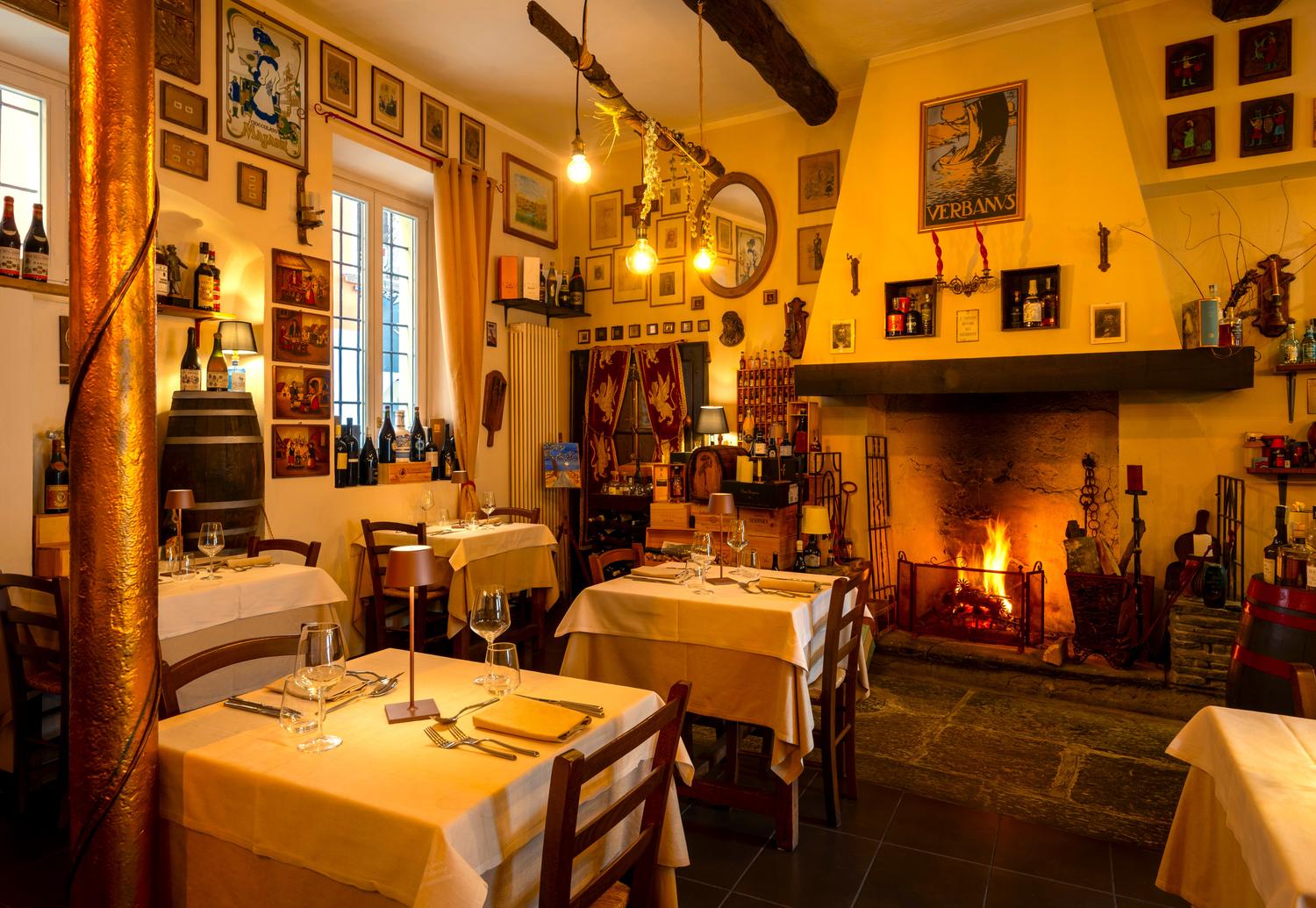 Azienda in vendita:  Cedesi storico ristorante nel centro storico di Verbania a Italia - Ristoranti - Immagine principale