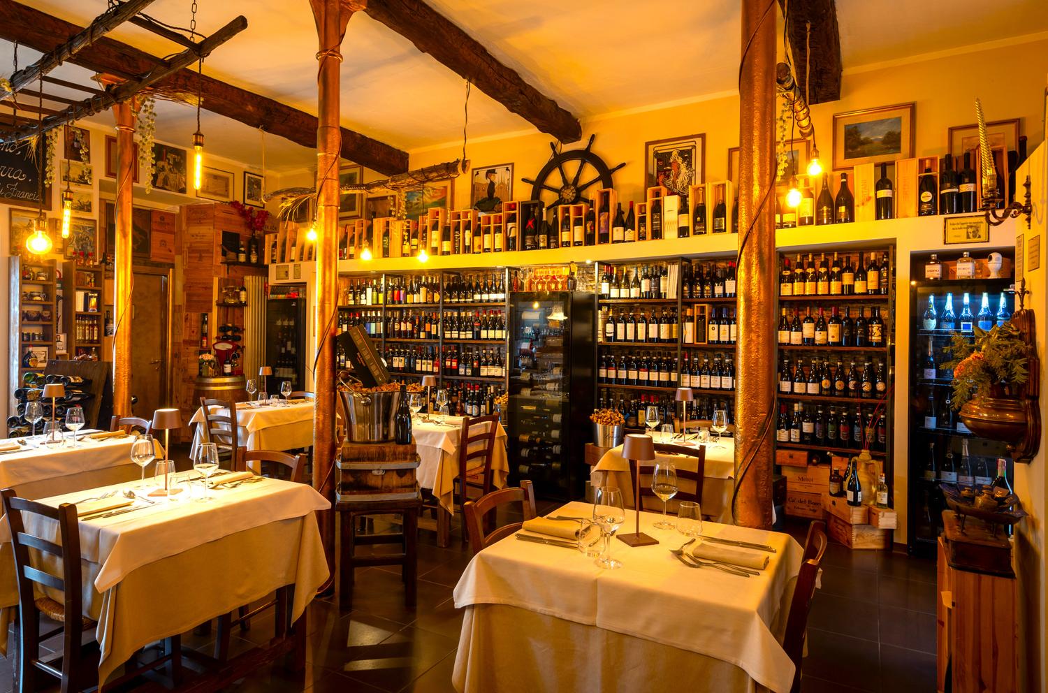 Azienda in vendita:  Cedesi storico ristorante nel centro storico di Verbania a Italia - Ristoranti - Immagine foto 2