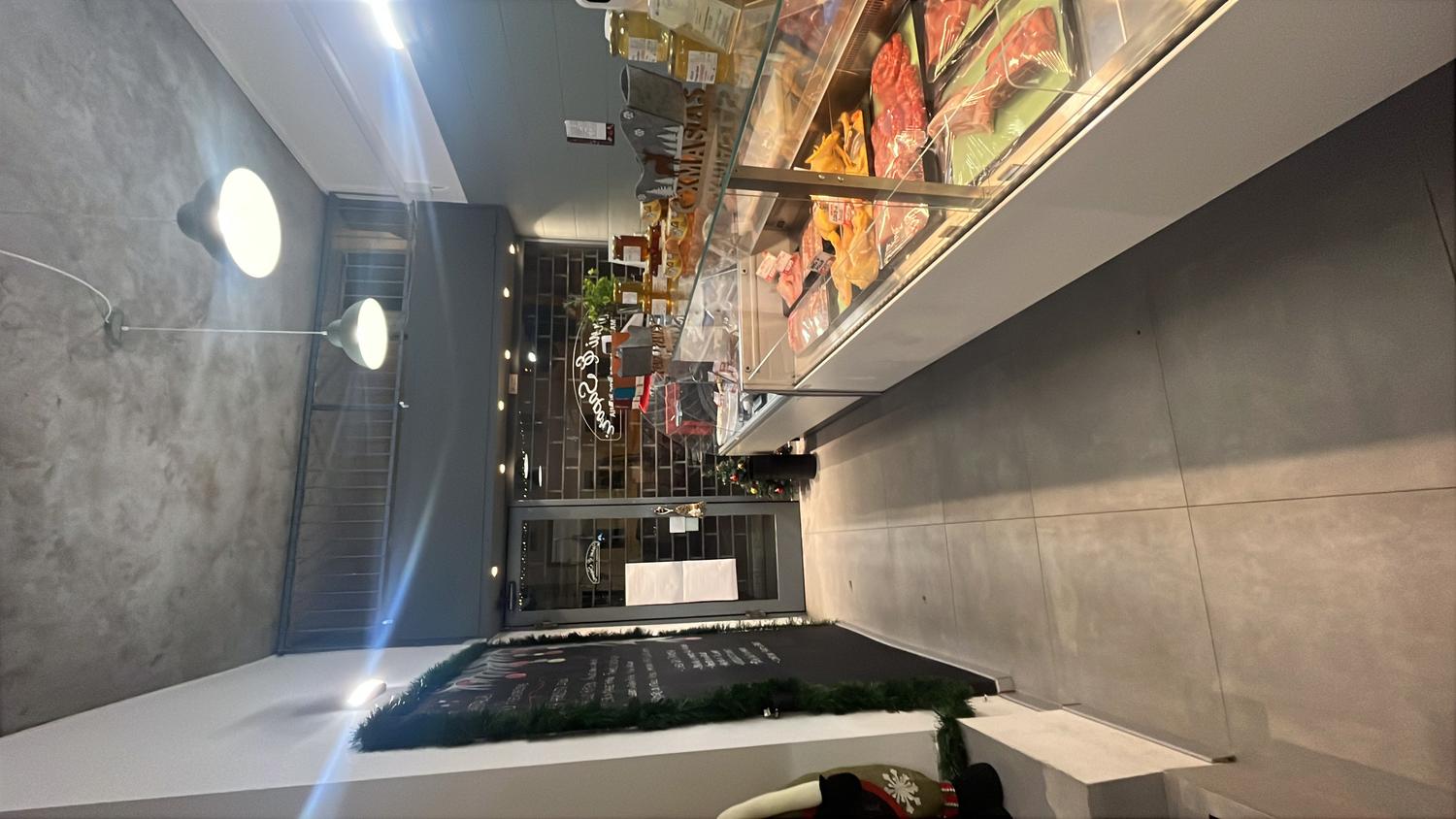 Azienda in vendita: Macelleria in centro a sesto calende, ristrutturato da poco. a Italia - Macellerie - Immagine principale