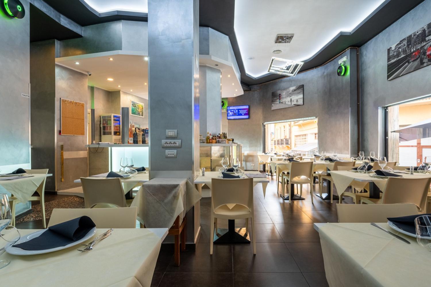 Azienda in vendita: RISTORANTE BEN AVVIATO, ORGANIZZATO E PROFITTEVOLE IN VENDITA a Italia - Ristoranti - Immagine foto 3