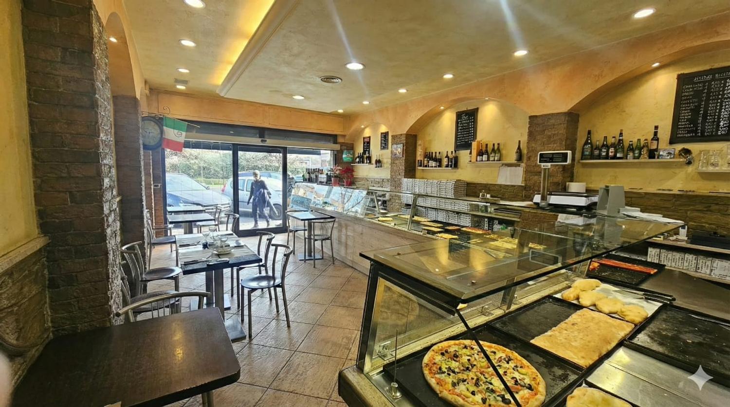 Azienda in vendita: PIZZERIA TAVOLA CALDA ( LICENZA A B ) CON 30 ANNI DI STORIA
a Italia - Pizzerie - Immagine foto 2