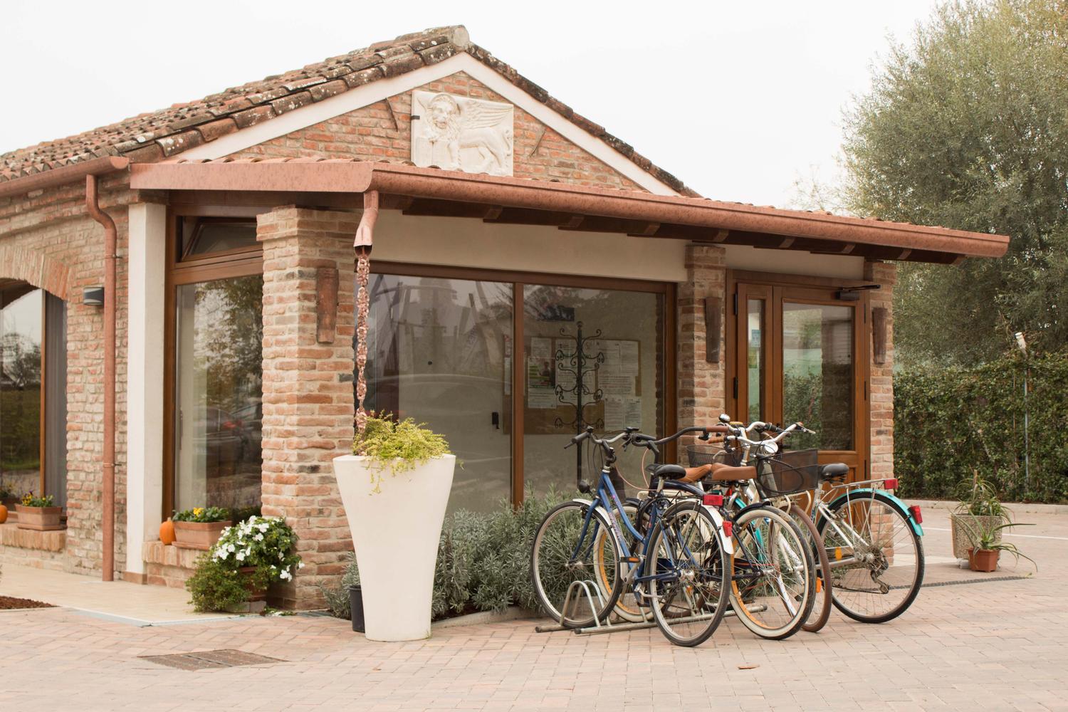 Azienda in vendita: AZIENDA ORTICOLA BIOLOGICA CON AGRITURISMO VEGANO a Italia - Agriturismi - Immagine principale