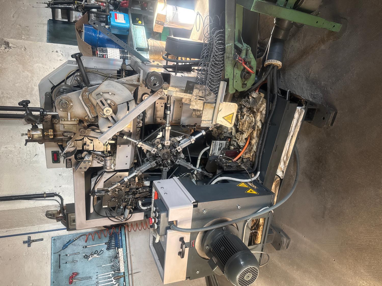 Azienda in vendita: Vendo Mollificio produzione molle per seduta sedie-divani- a Italia - Attività artigianali e professionali - Immagine principale