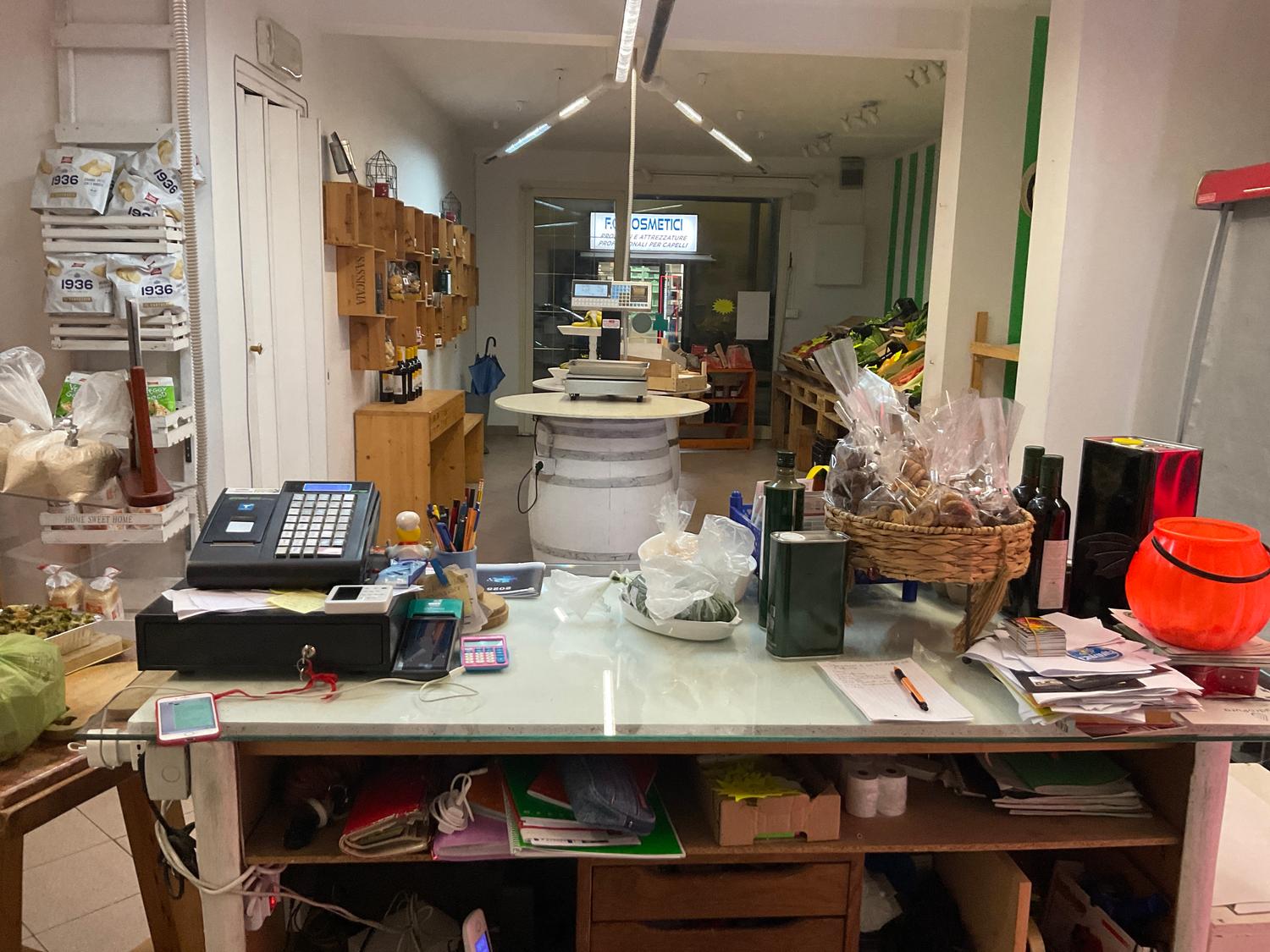 Azienda in vendita: A Poggio a Caiano, vendesi attività di frutta e verdura a Italia - Negozi - alimentari e ortofrutta - Immagine principale