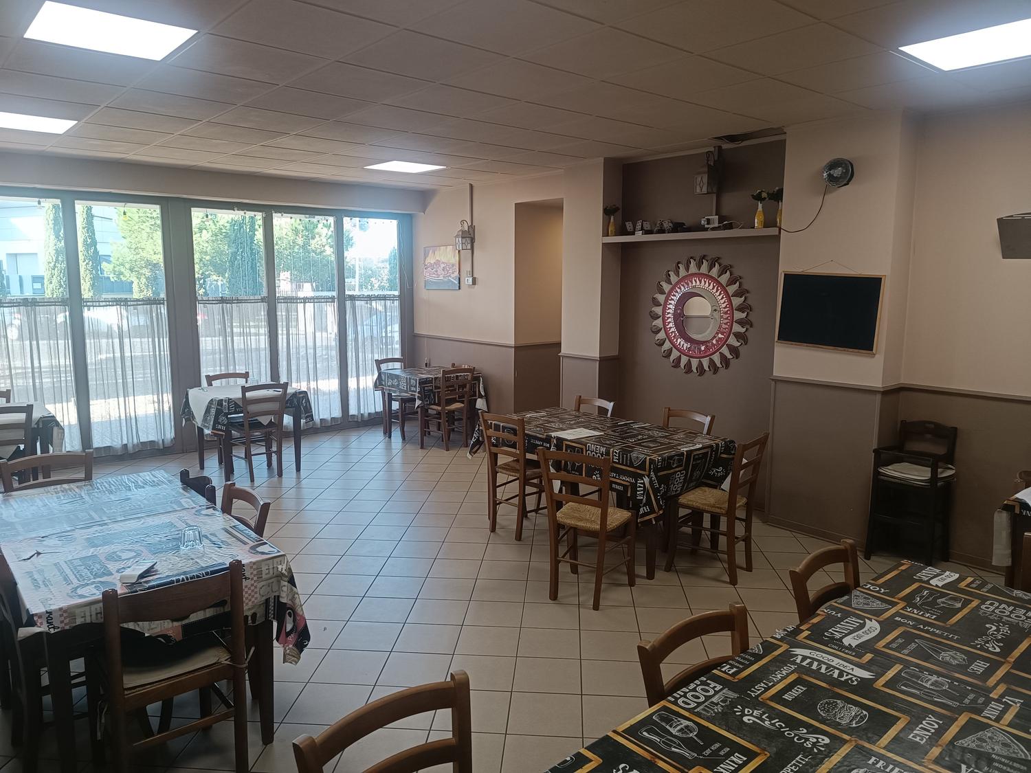 Azienda in vendita: Ristorante pizzeria forno a legna a Italia - Ristoranti - Immagine foto 3