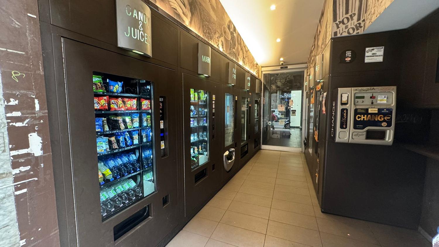 Azienda in vendita: AFFITTASI O VENDITA   4 NEGOZI AUTOMATICI H24 | SAVONA a Italia - Attività artigianali e professionali - Immagine foto 2