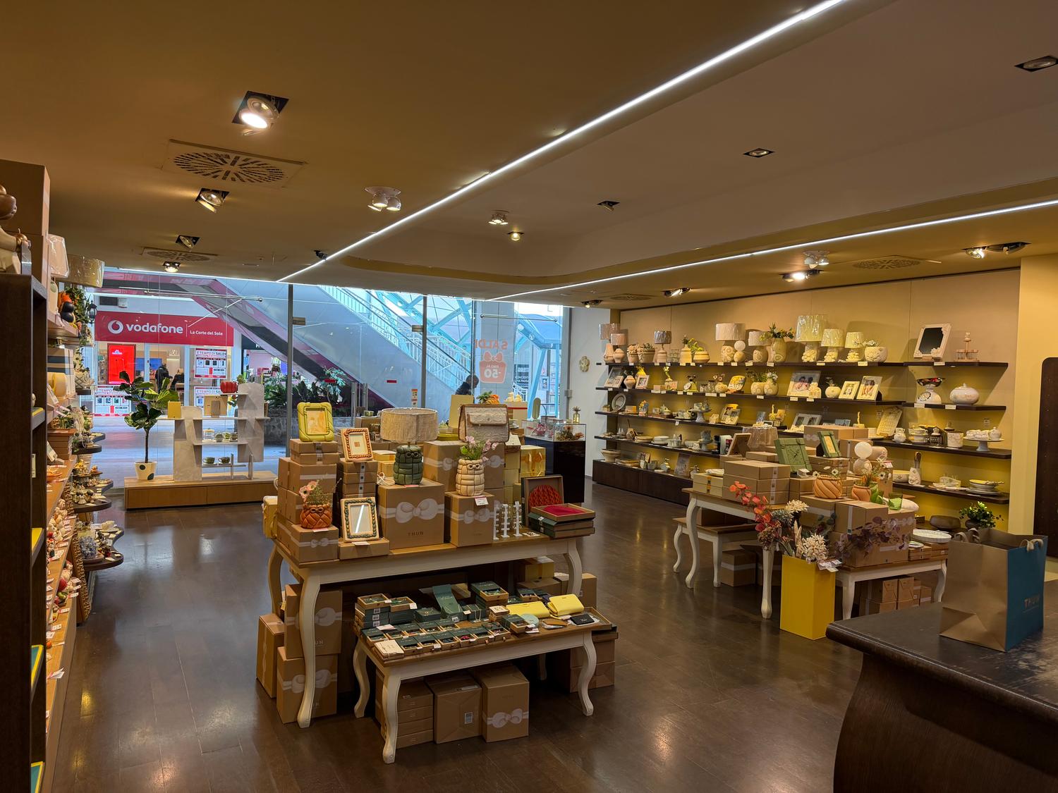 Azienda in vendita: Attività di vendita  di ArticoLI da regalo a marchio THUN, in CC a Italia - Altro - Immagine foto 3